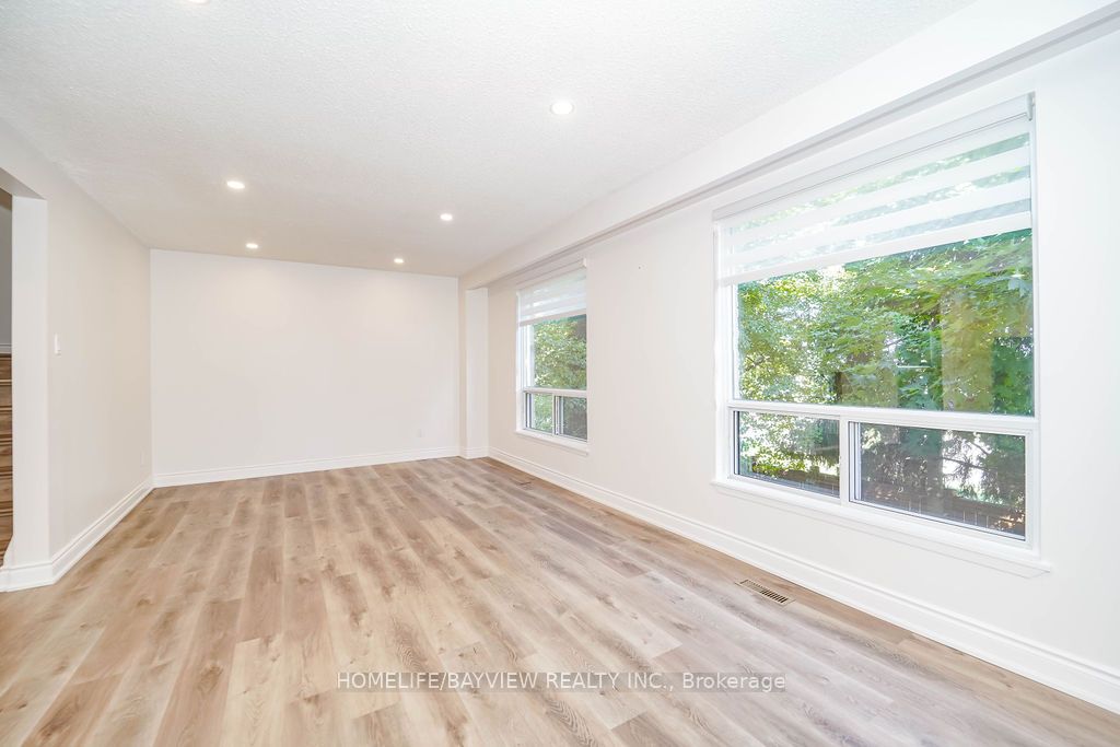 12 Poplar Cres, #34
