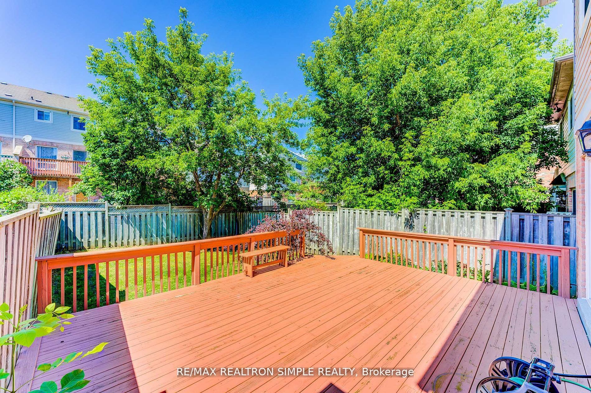 71 Schouten Cres