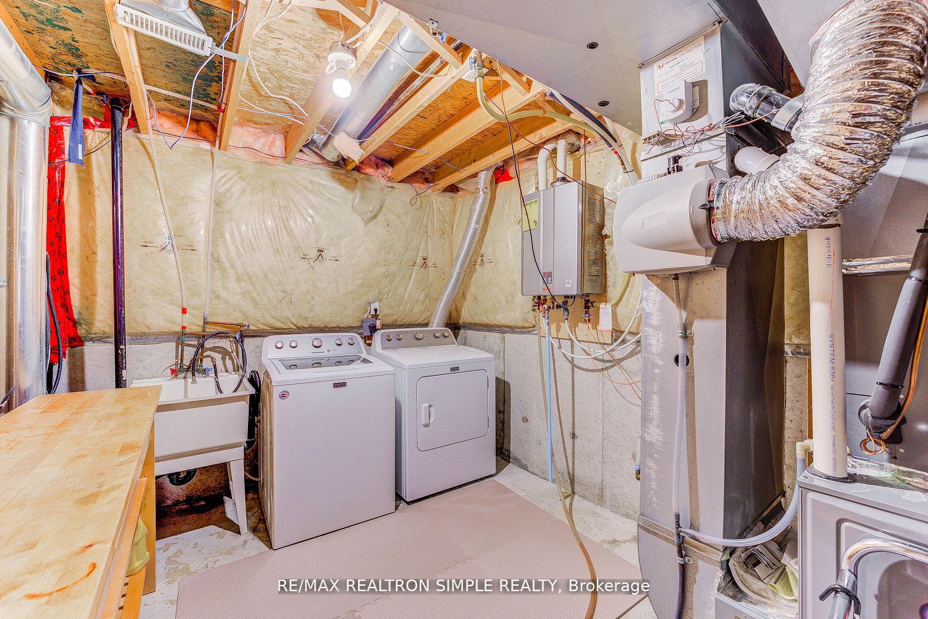71 Schouten Cres