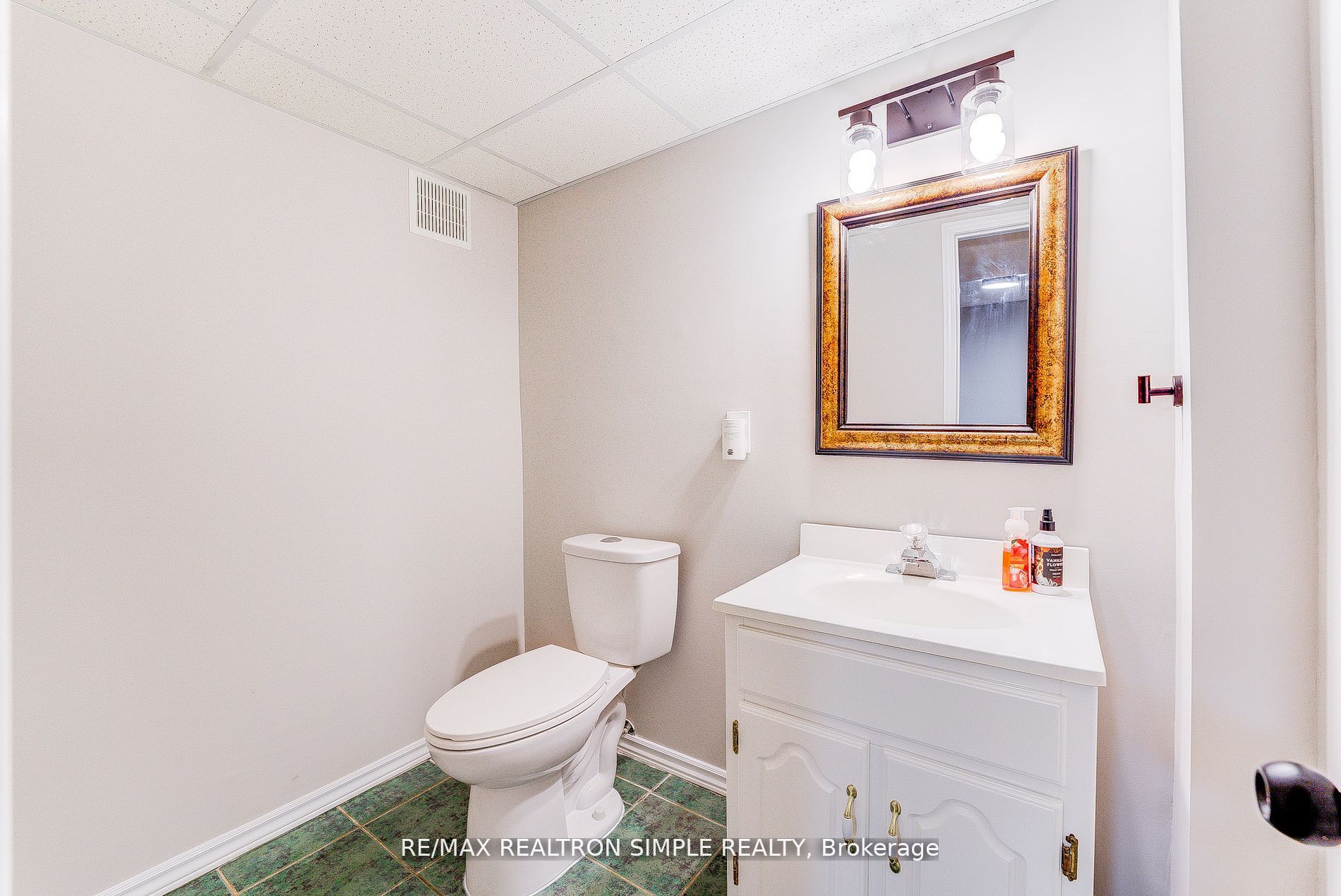 71 Schouten Cres