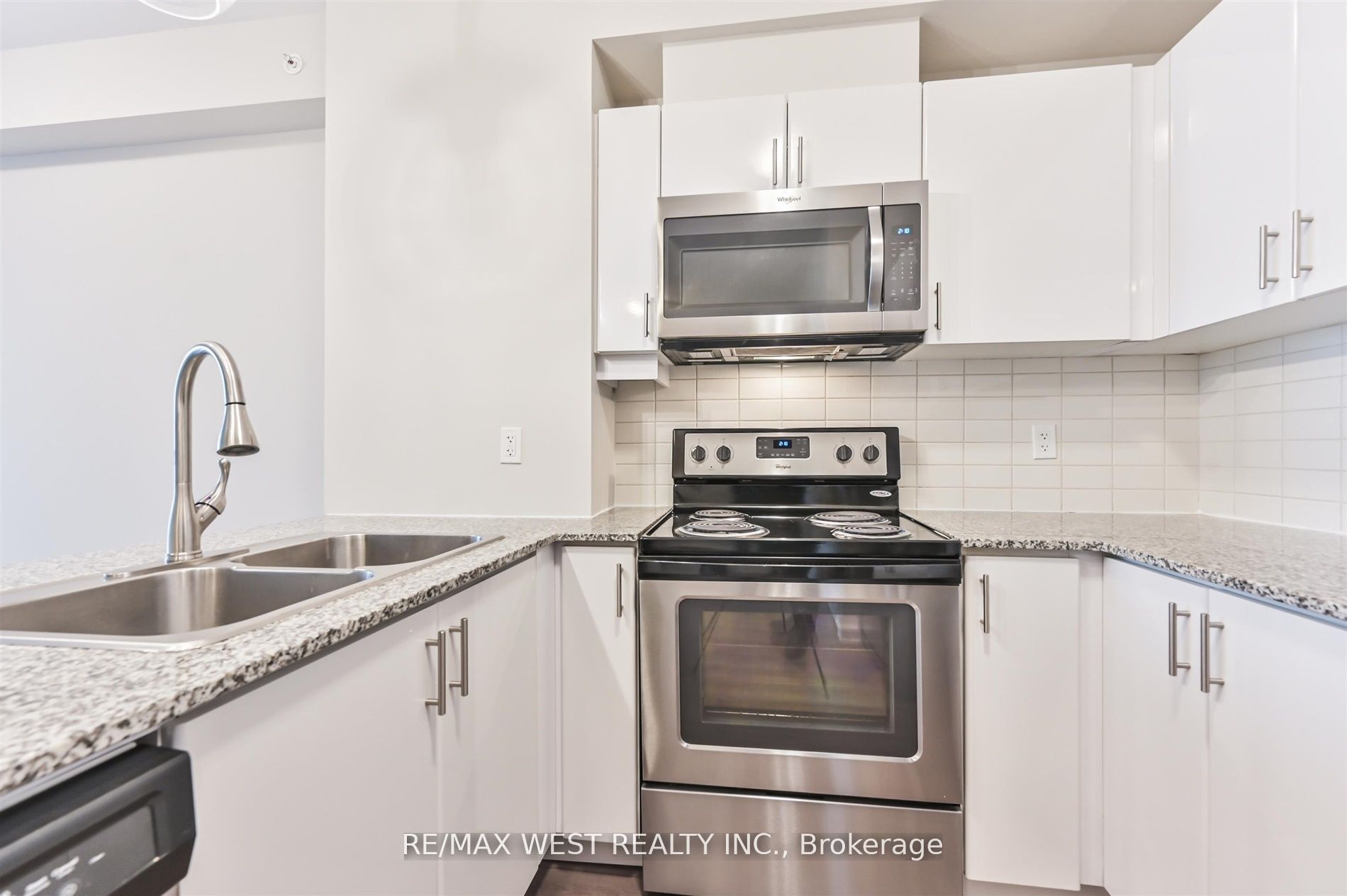 2900 Highway 7 Rd, #606
