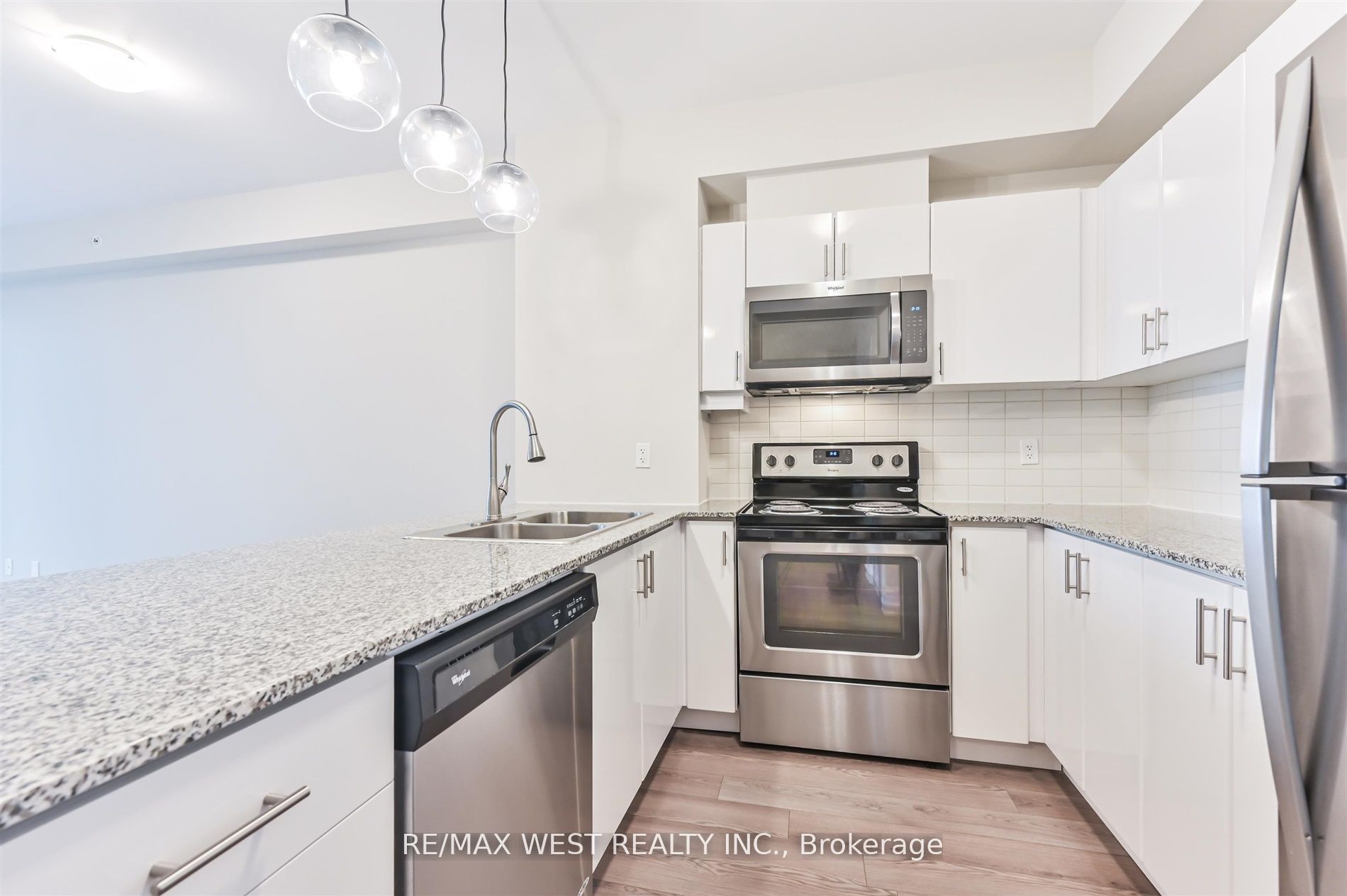 2900 Highway 7 Rd, #606