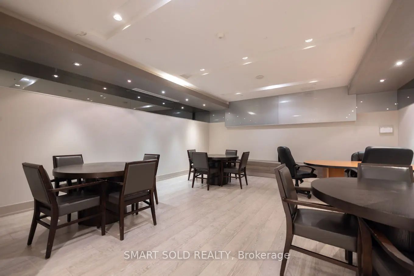 7165 Yonge St, #1110