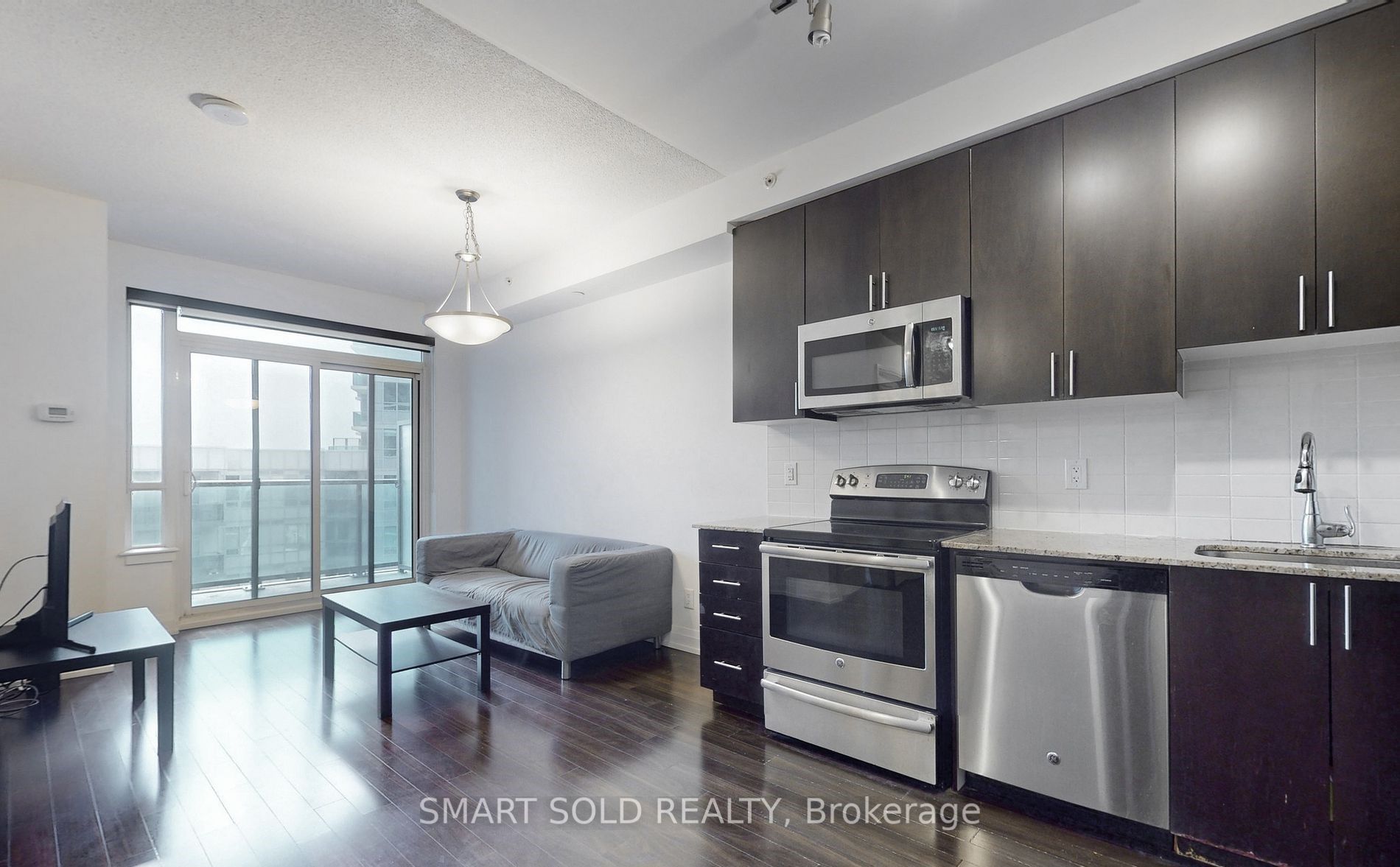 7165 Yonge St, #1110