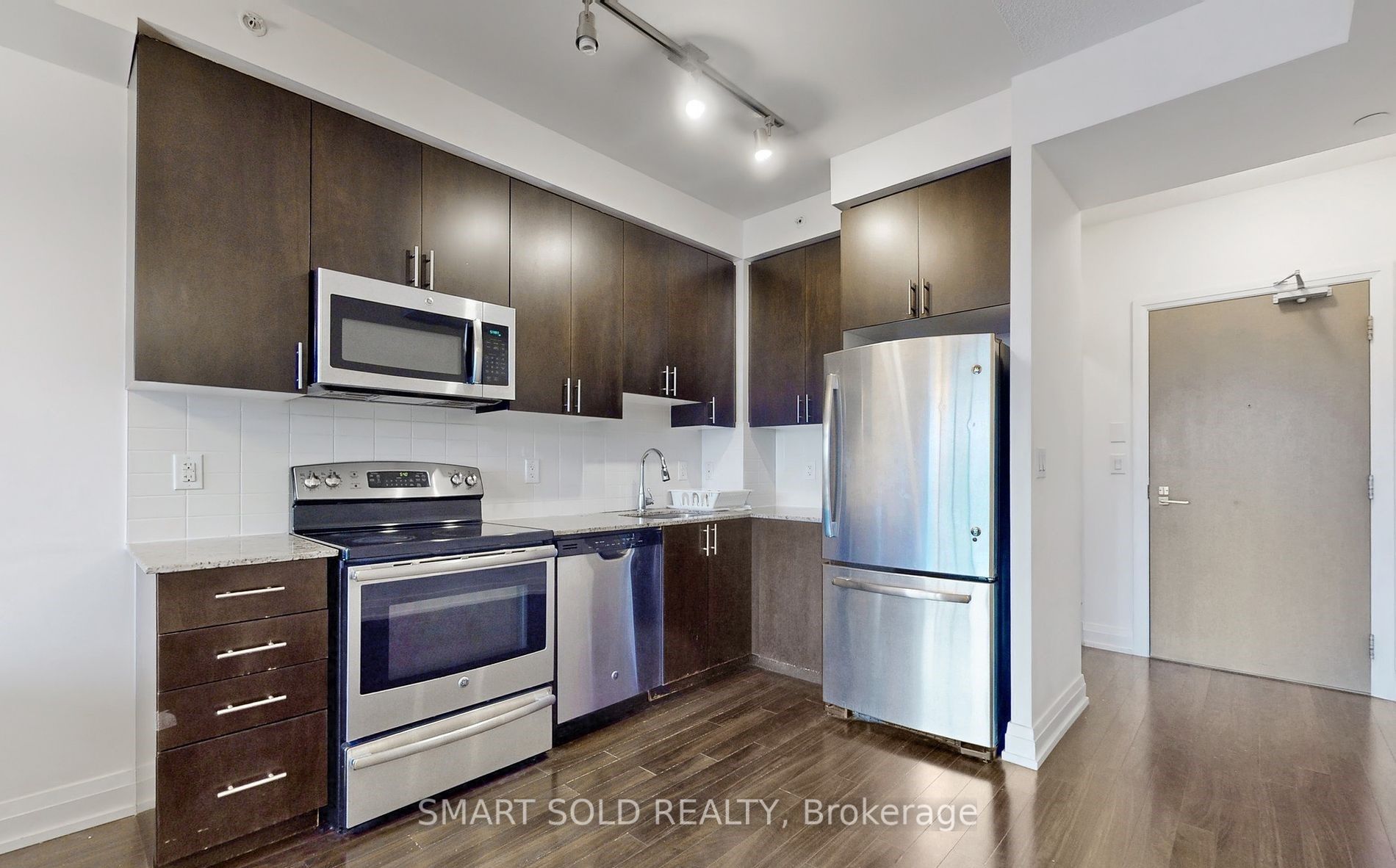 7165 Yonge St, #1110