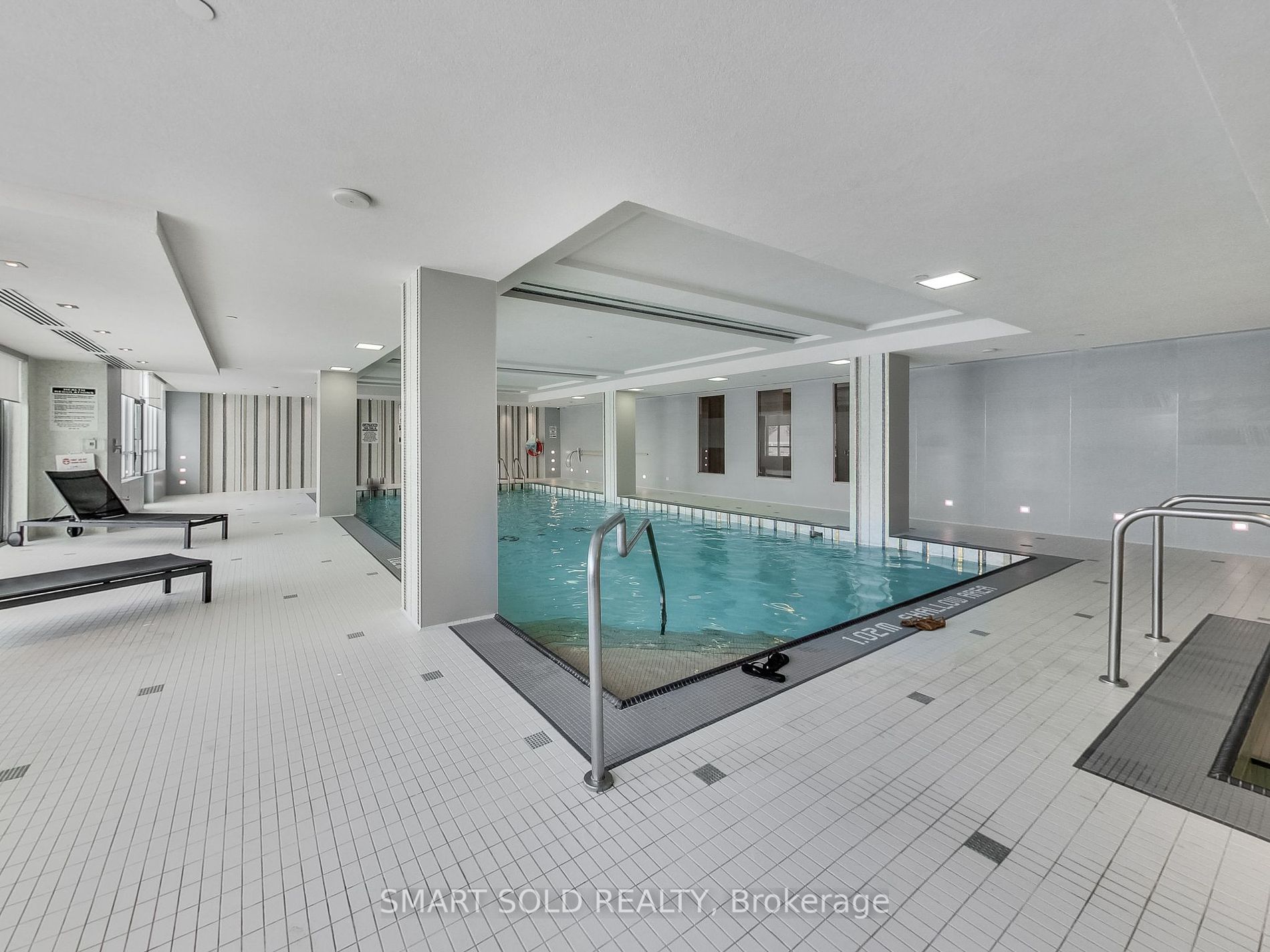 7165 Yonge St, #1110