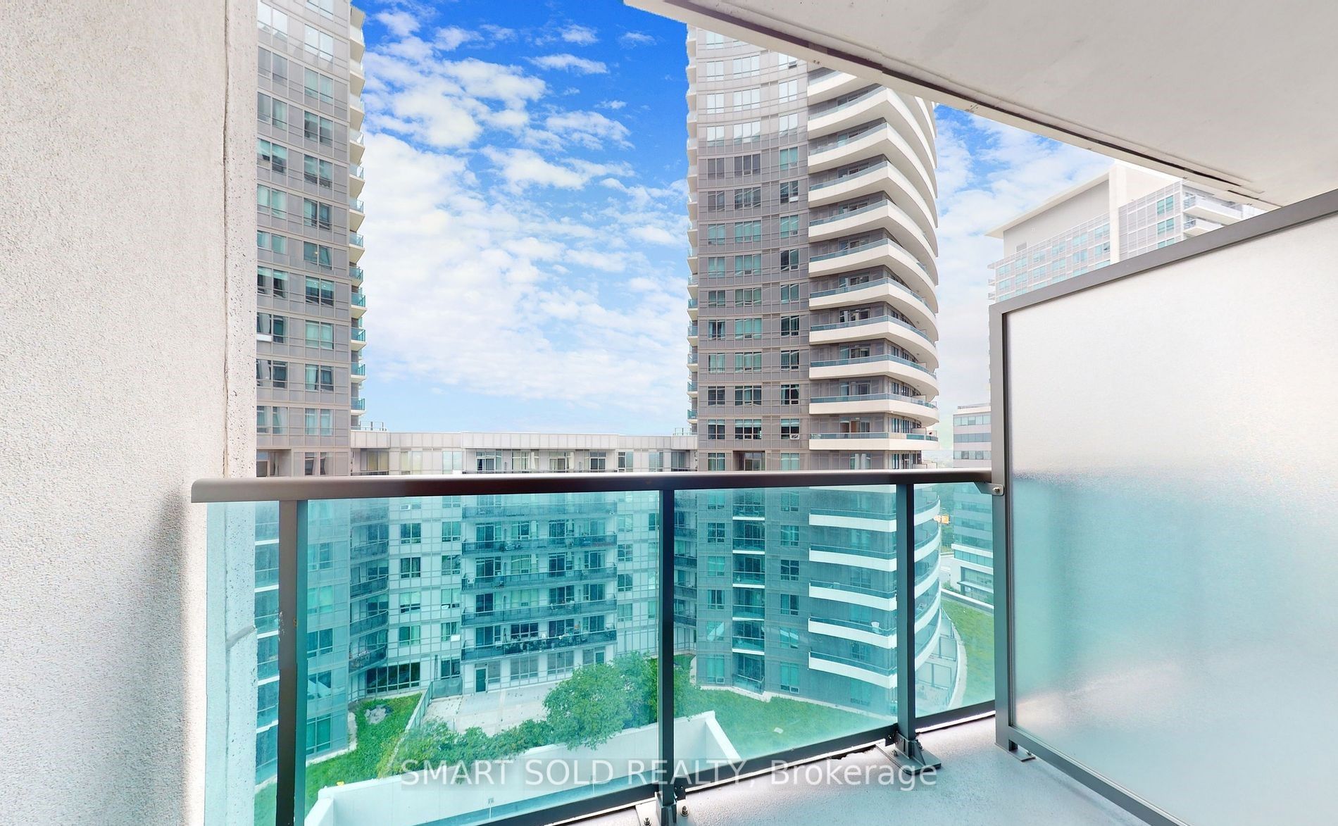 7165 Yonge St, #1110