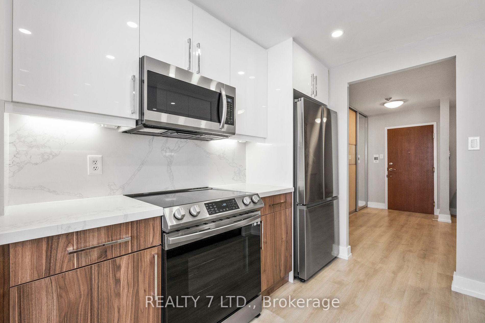 120 Promenade Circ, #909