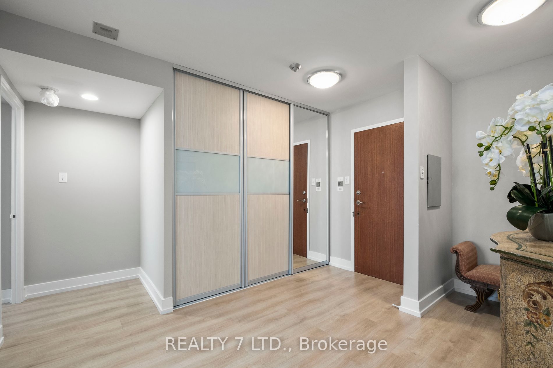 120 Promenade Circ, #909