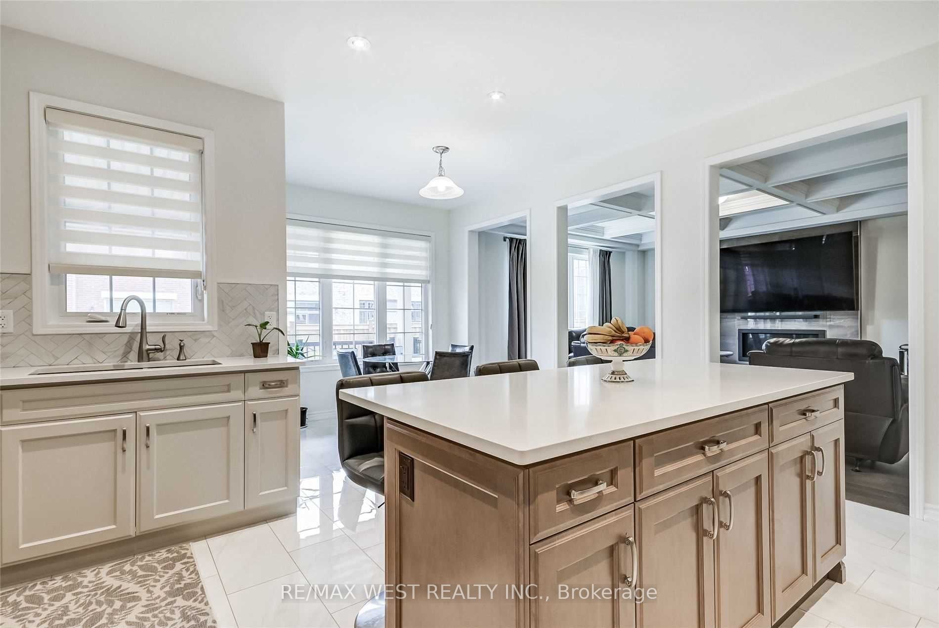 37 Chorus Cres