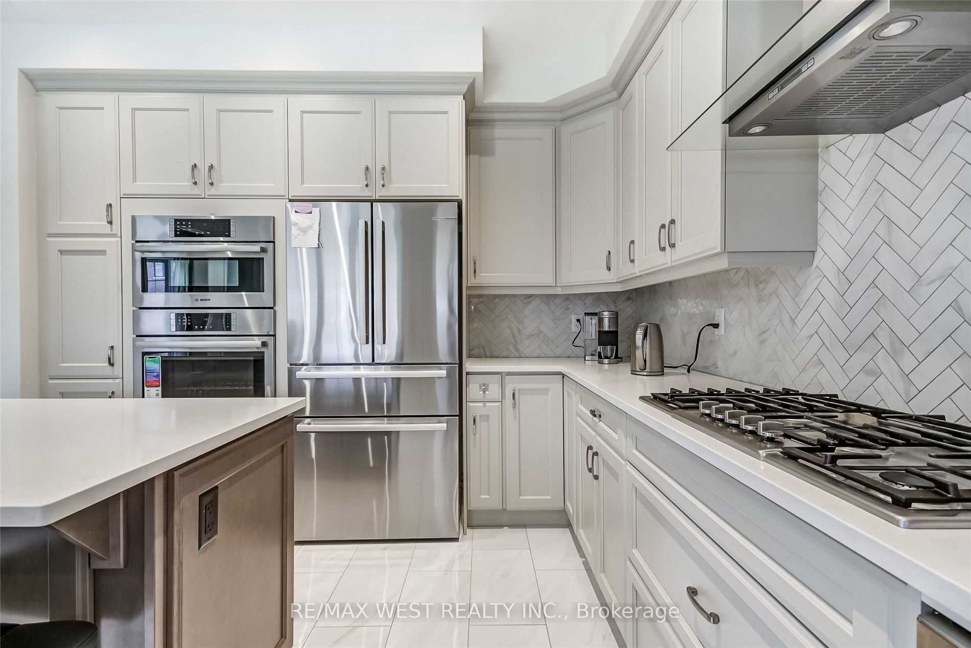 37 Chorus Cres