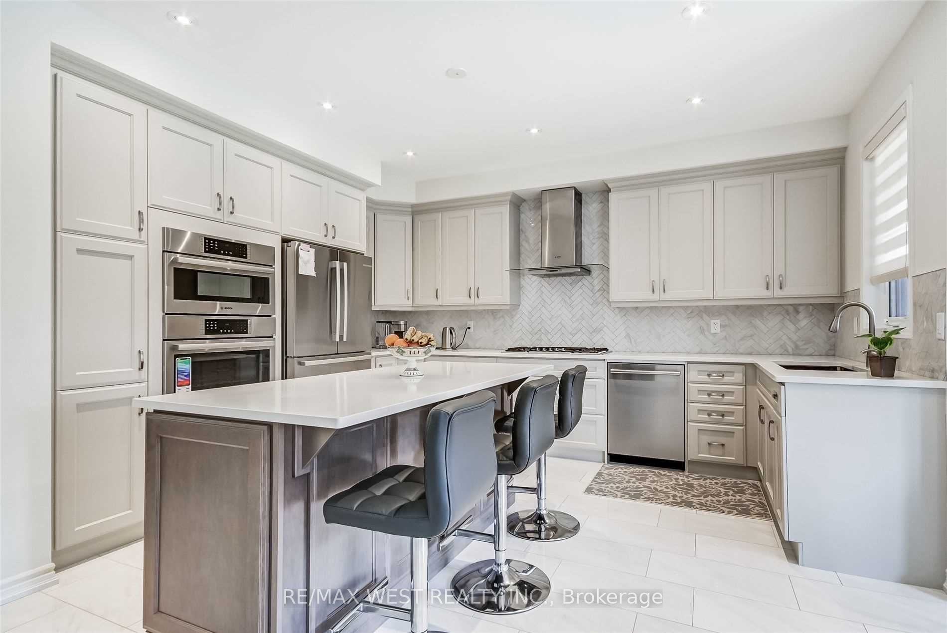37 Chorus Cres