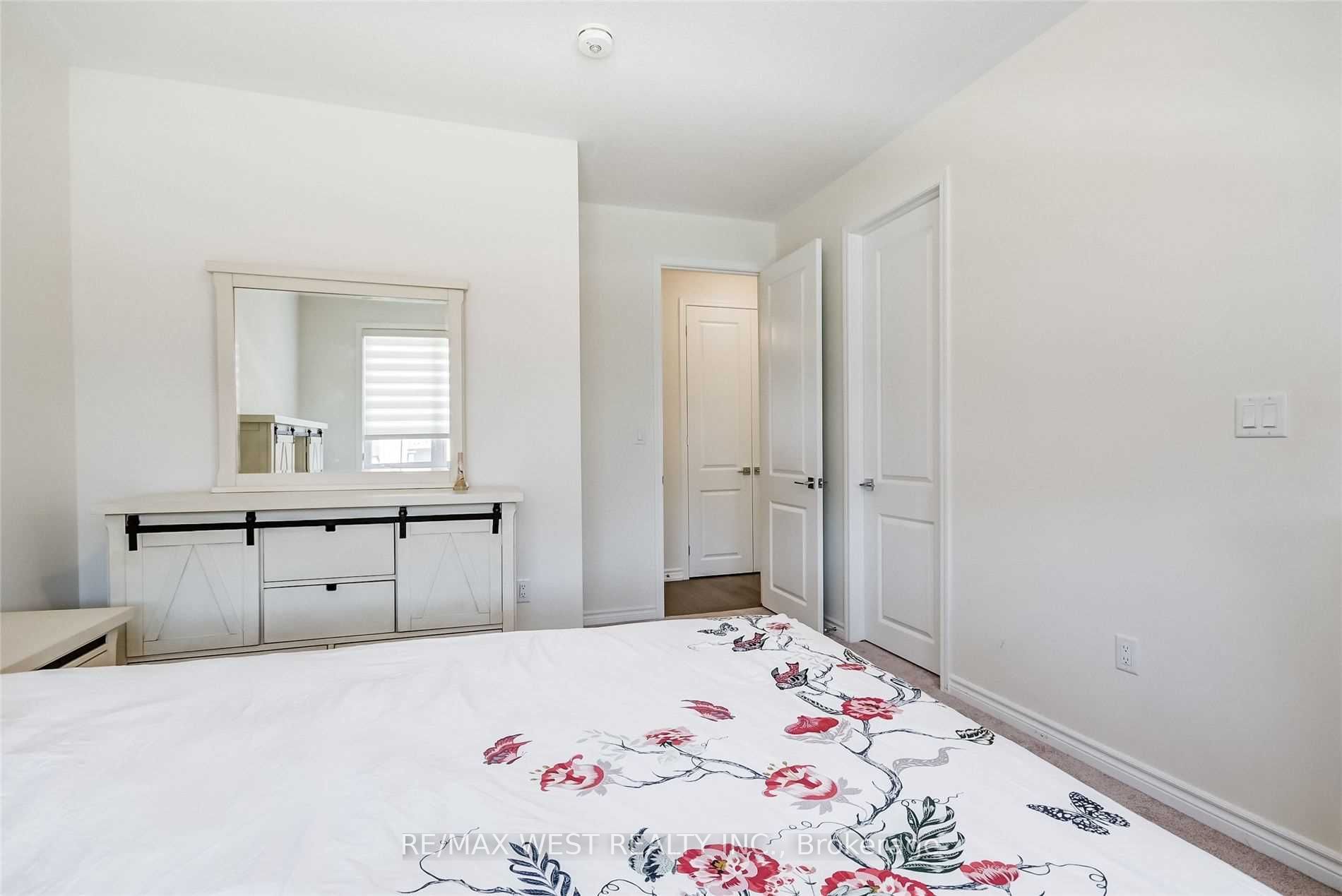 37 Chorus Cres