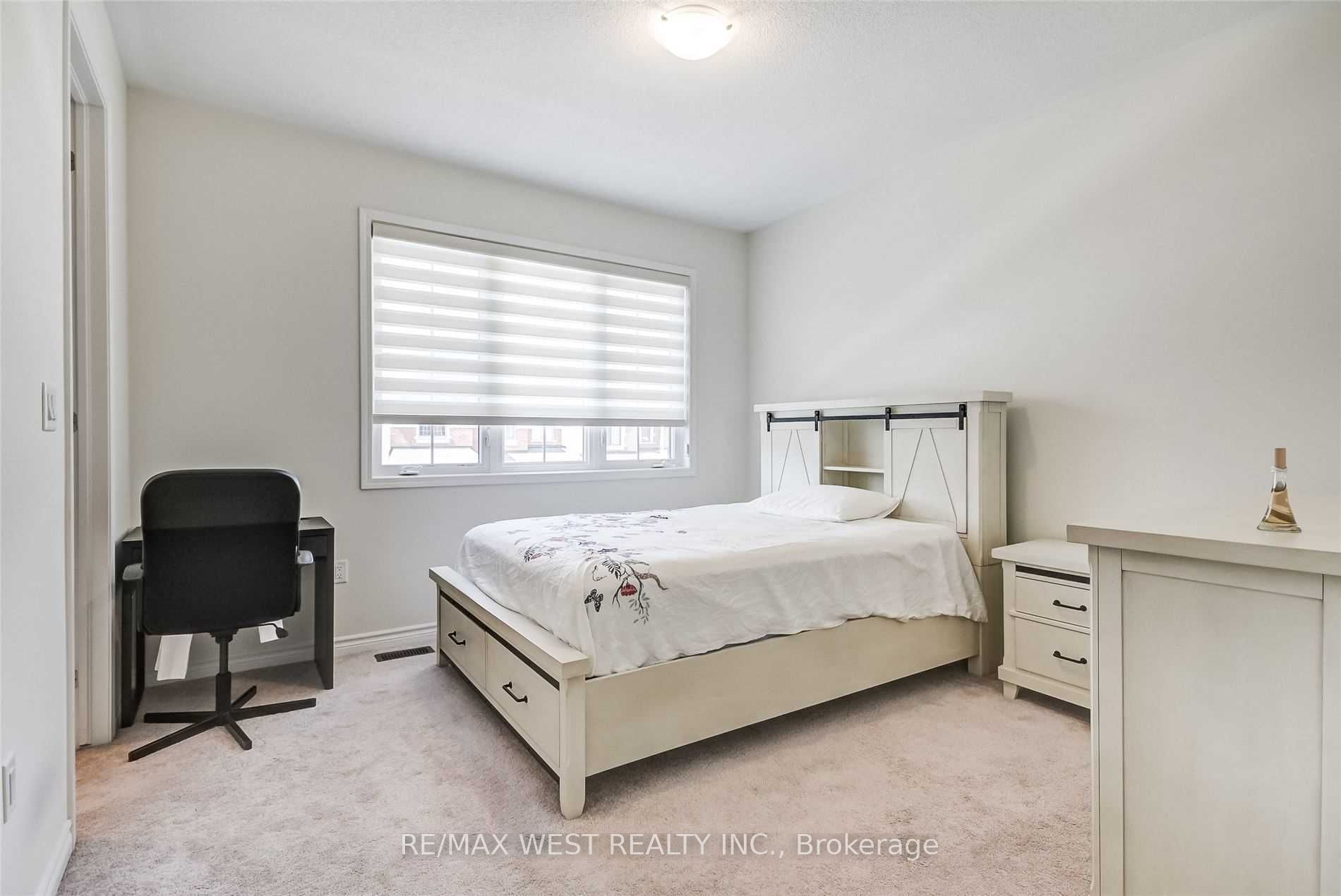 37 Chorus Cres