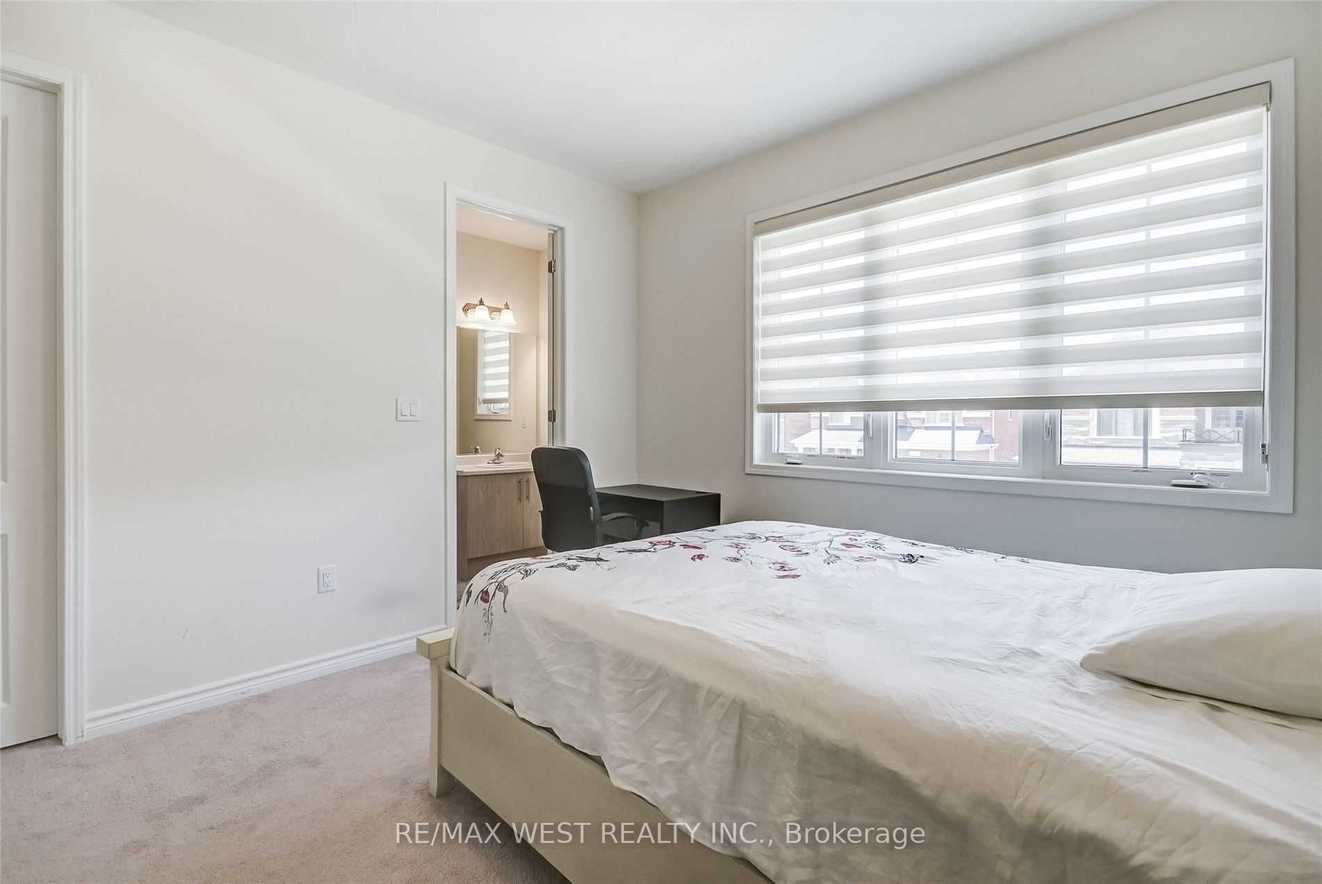 37 Chorus Cres