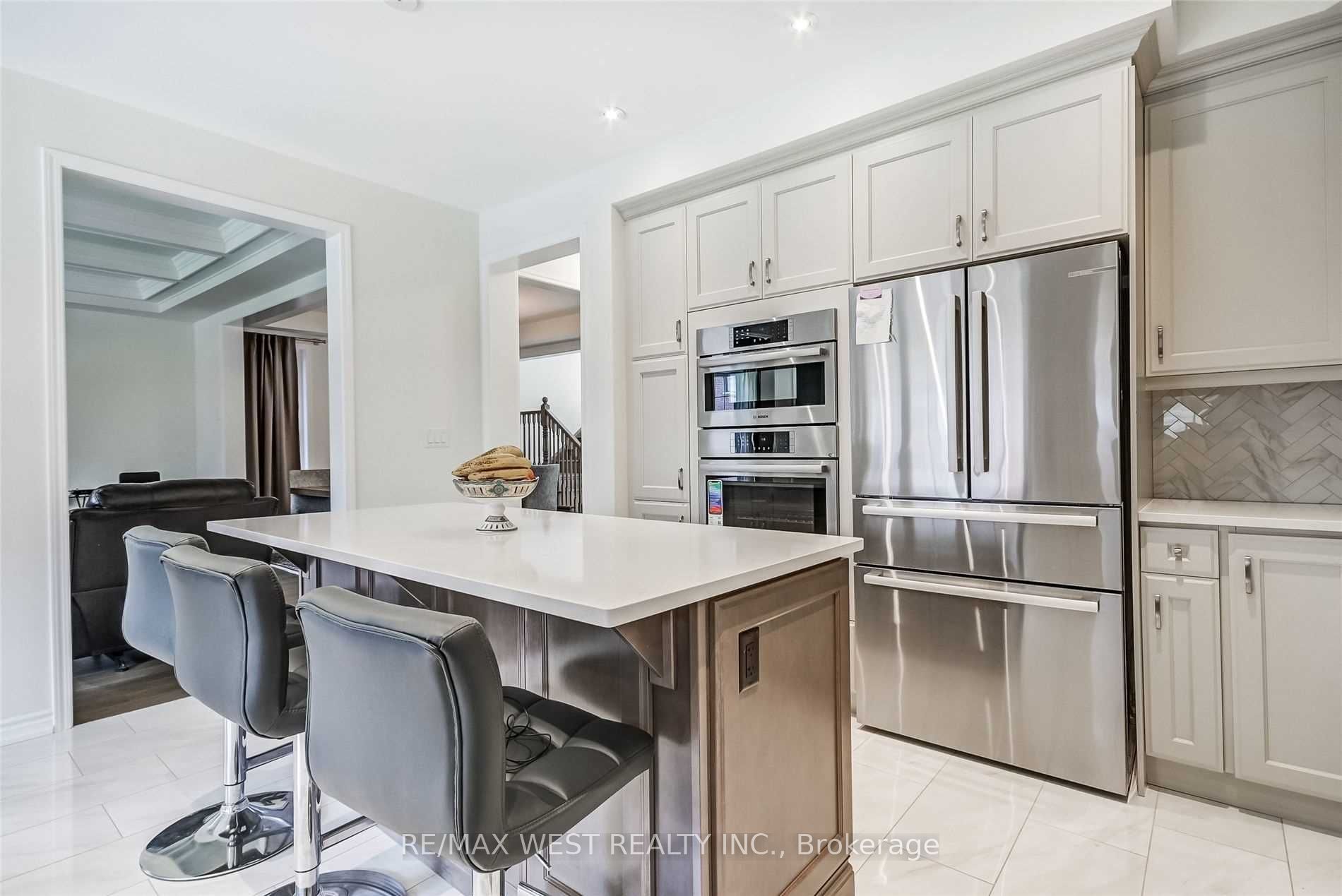 37 Chorus Cres