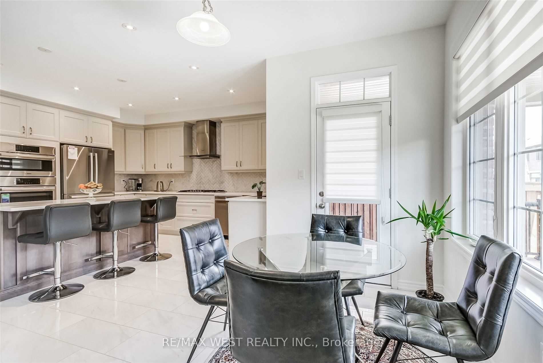 37 Chorus Cres