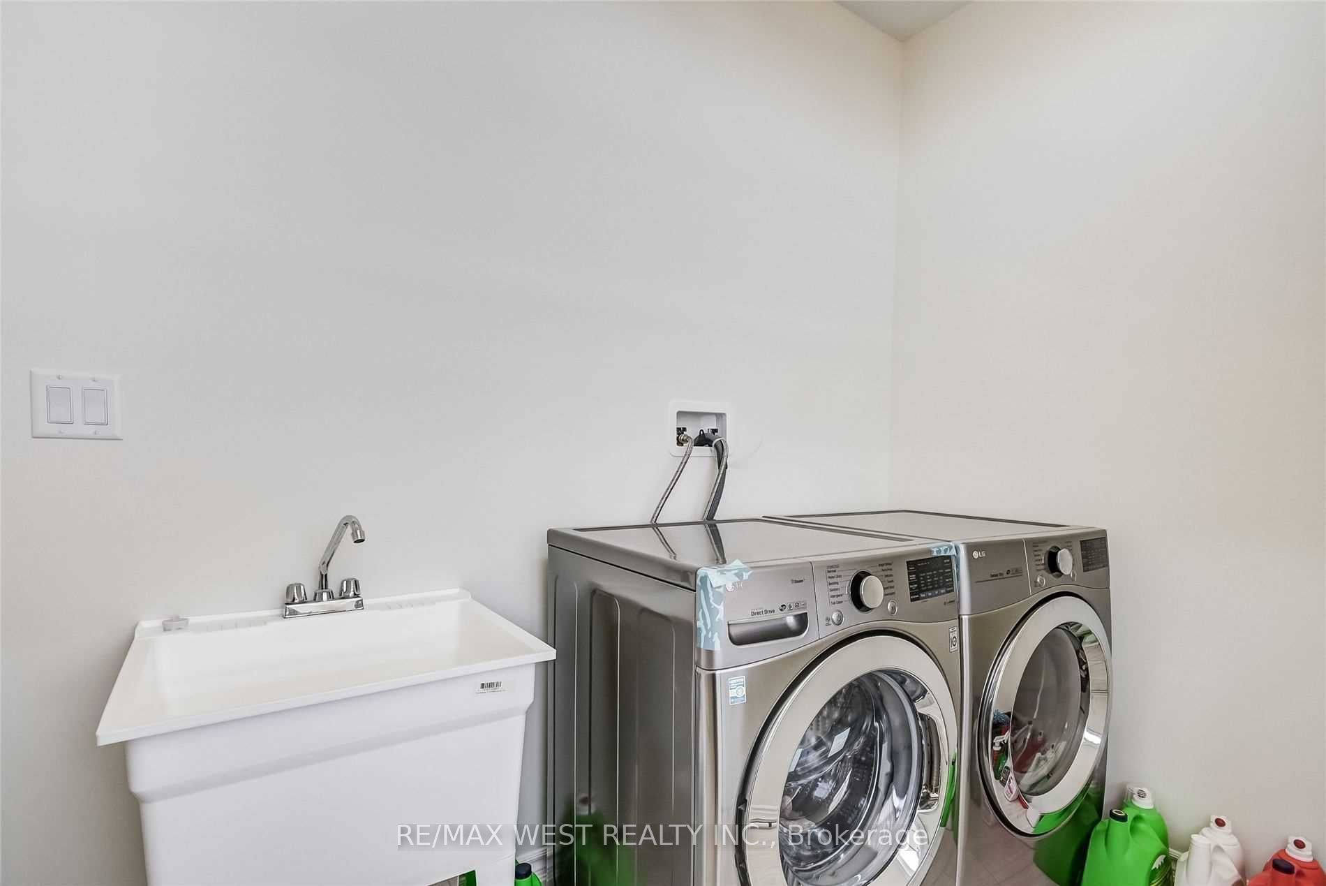37 Chorus Cres