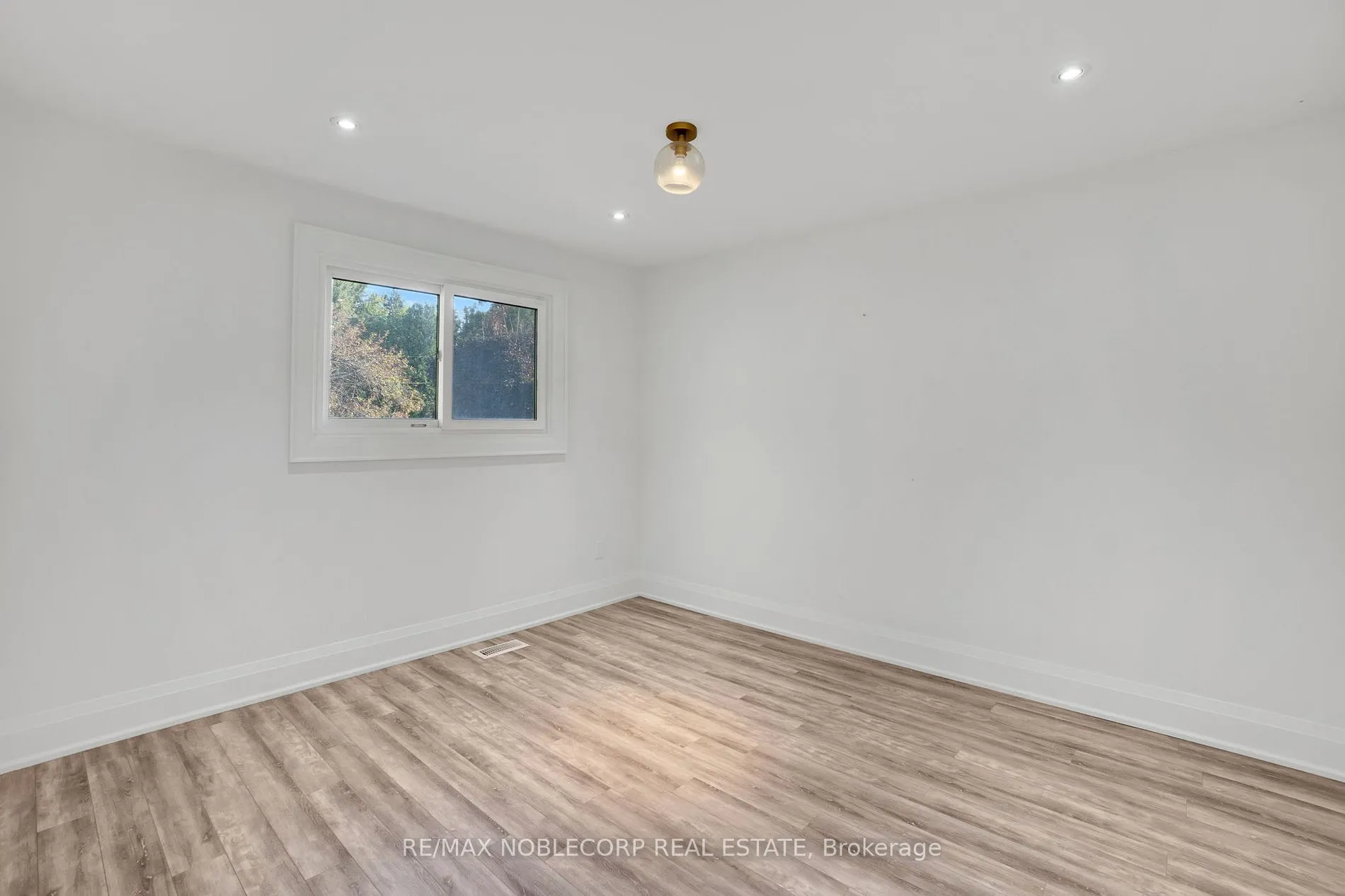 130 Dew St