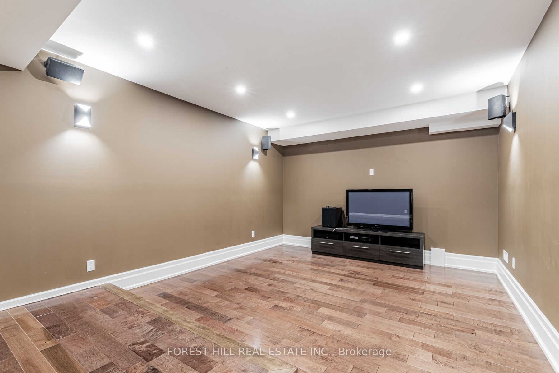 223 Crestwood Rd