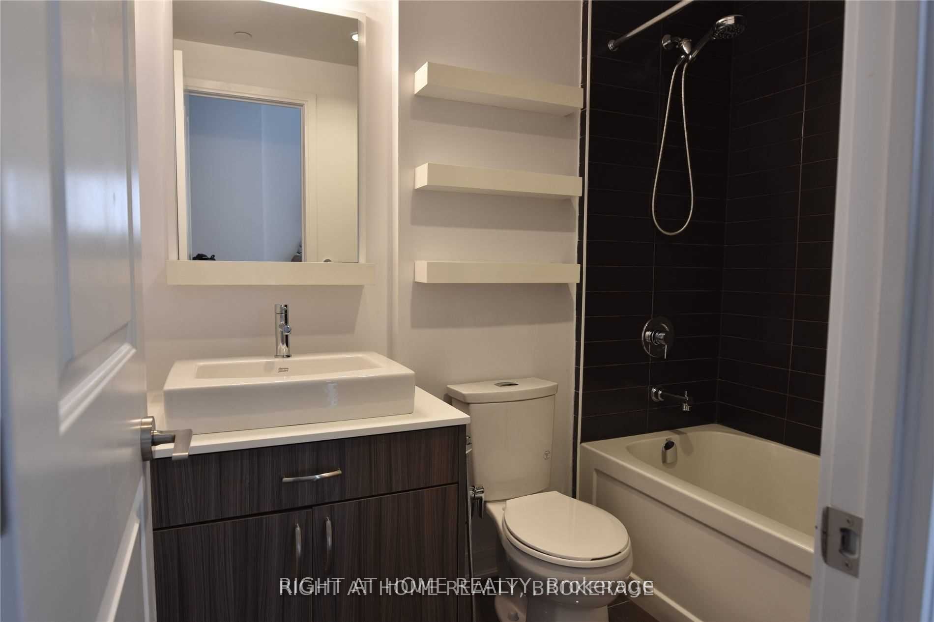 9199 Yonge St, #517