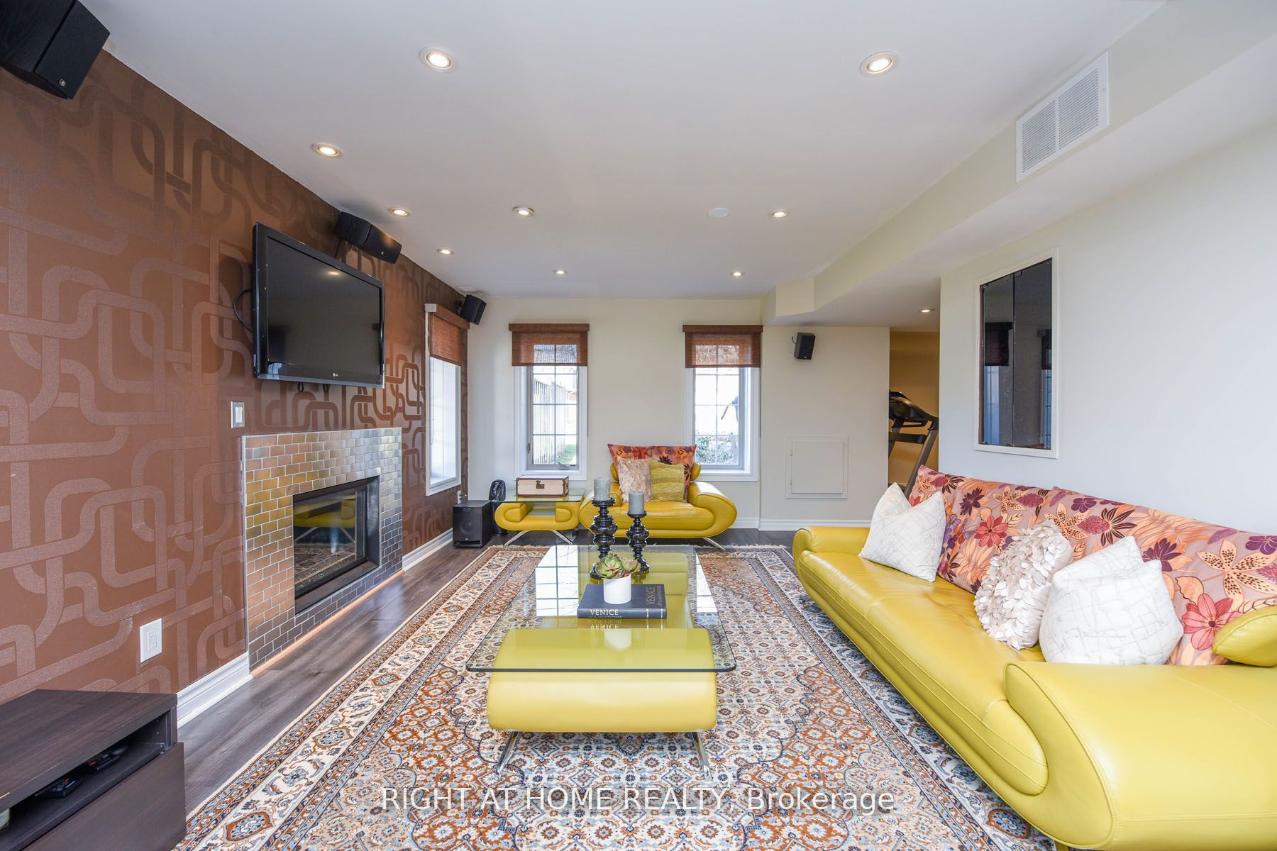 9199 Yonge St, #517