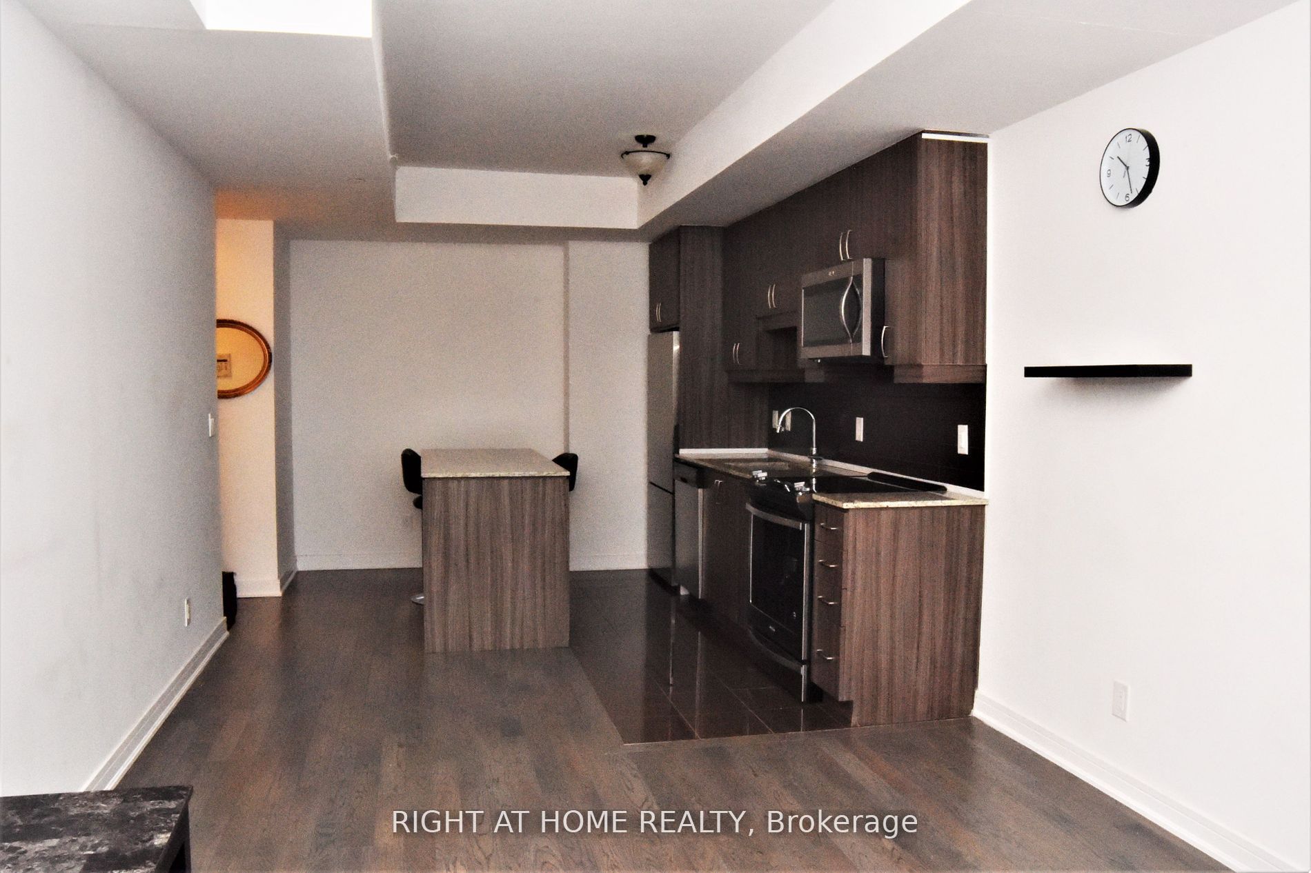 9199 Yonge St, #517