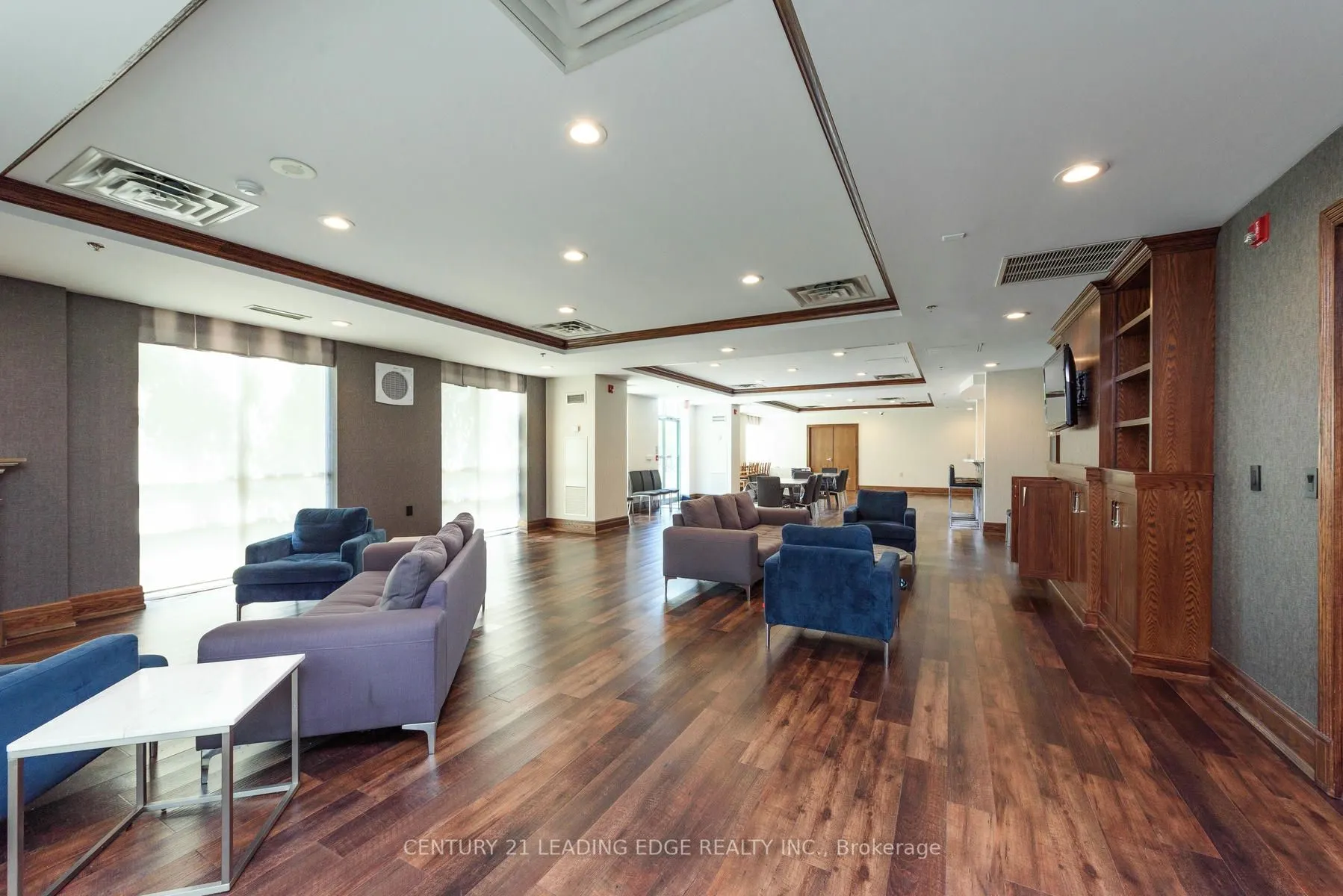 11 Oneida Cres, #712