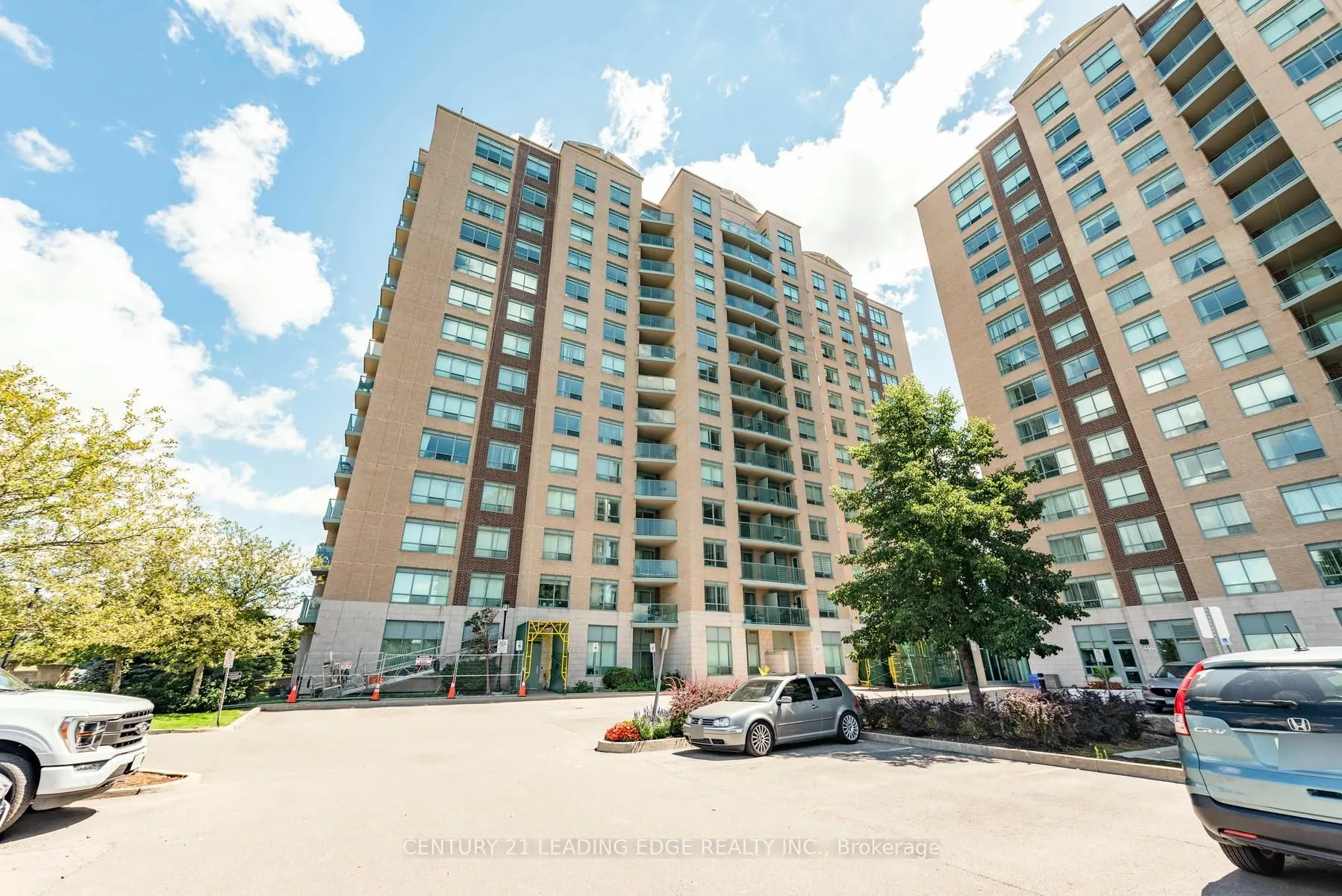 11 Oneida Cres, #712