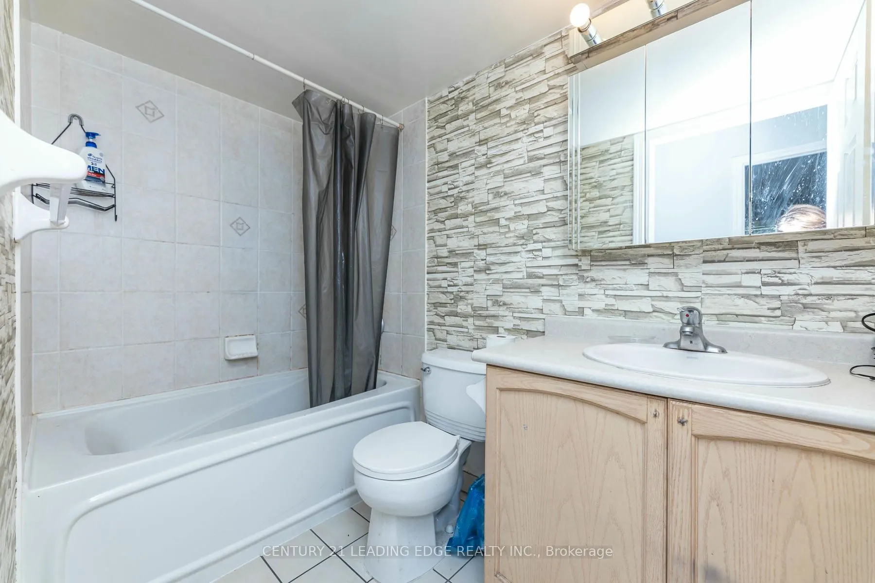 11 Oneida Cres, #712