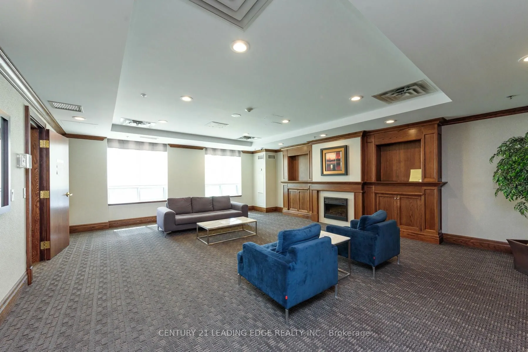 11 Oneida Cres, #712