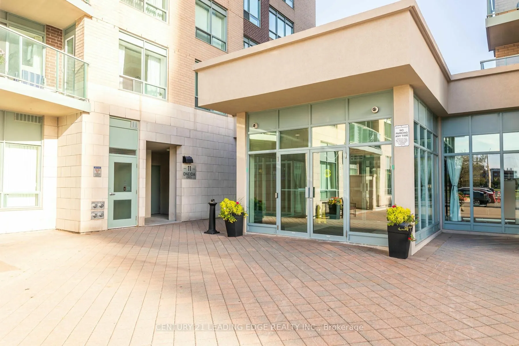 11 Oneida Cres, #712