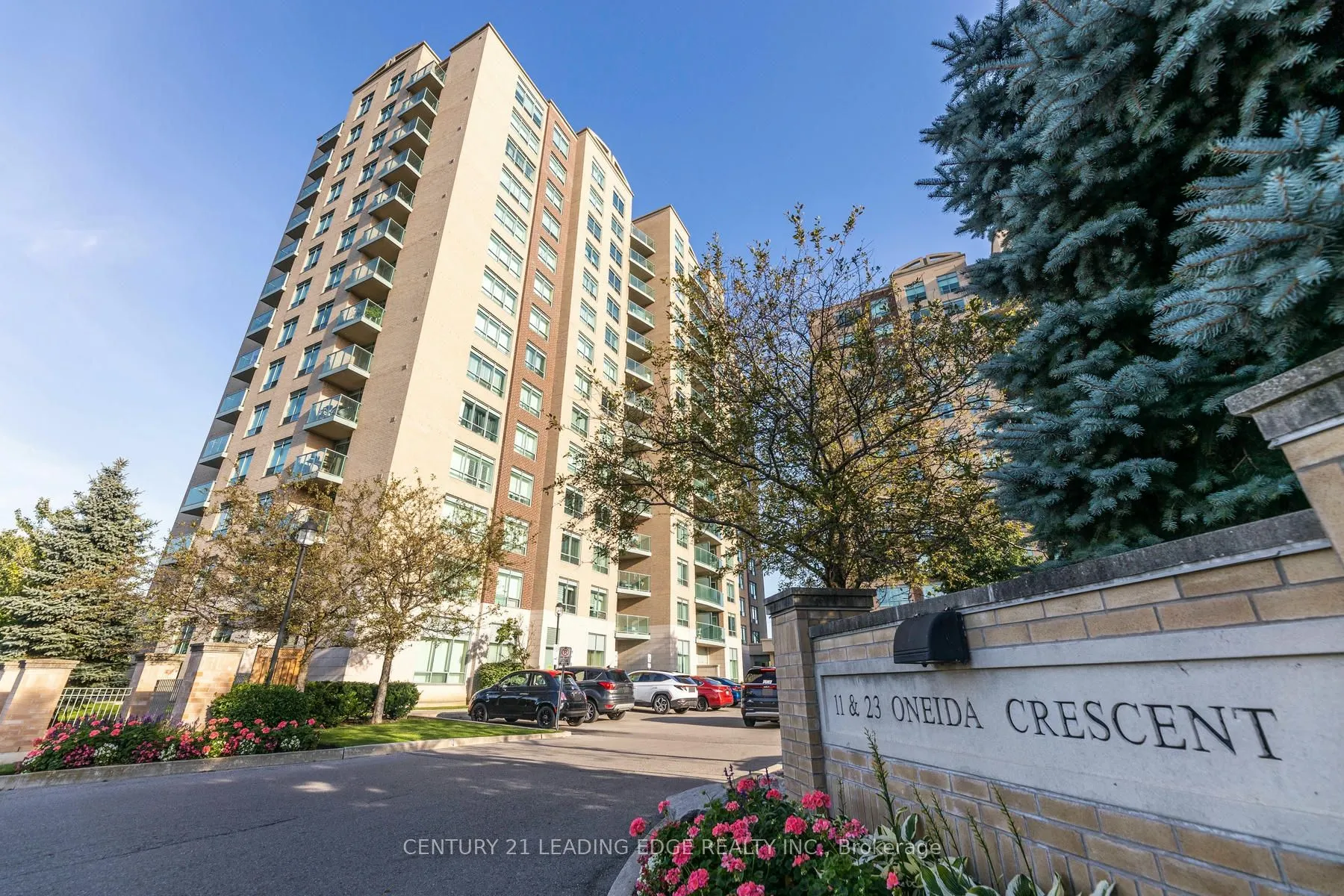 11 Oneida Cres, #712