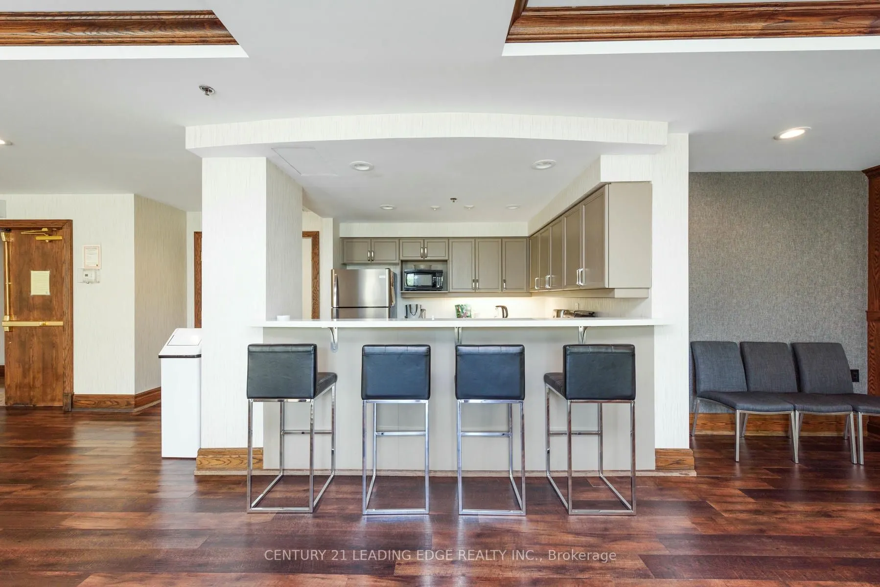 11 Oneida Cres, #712