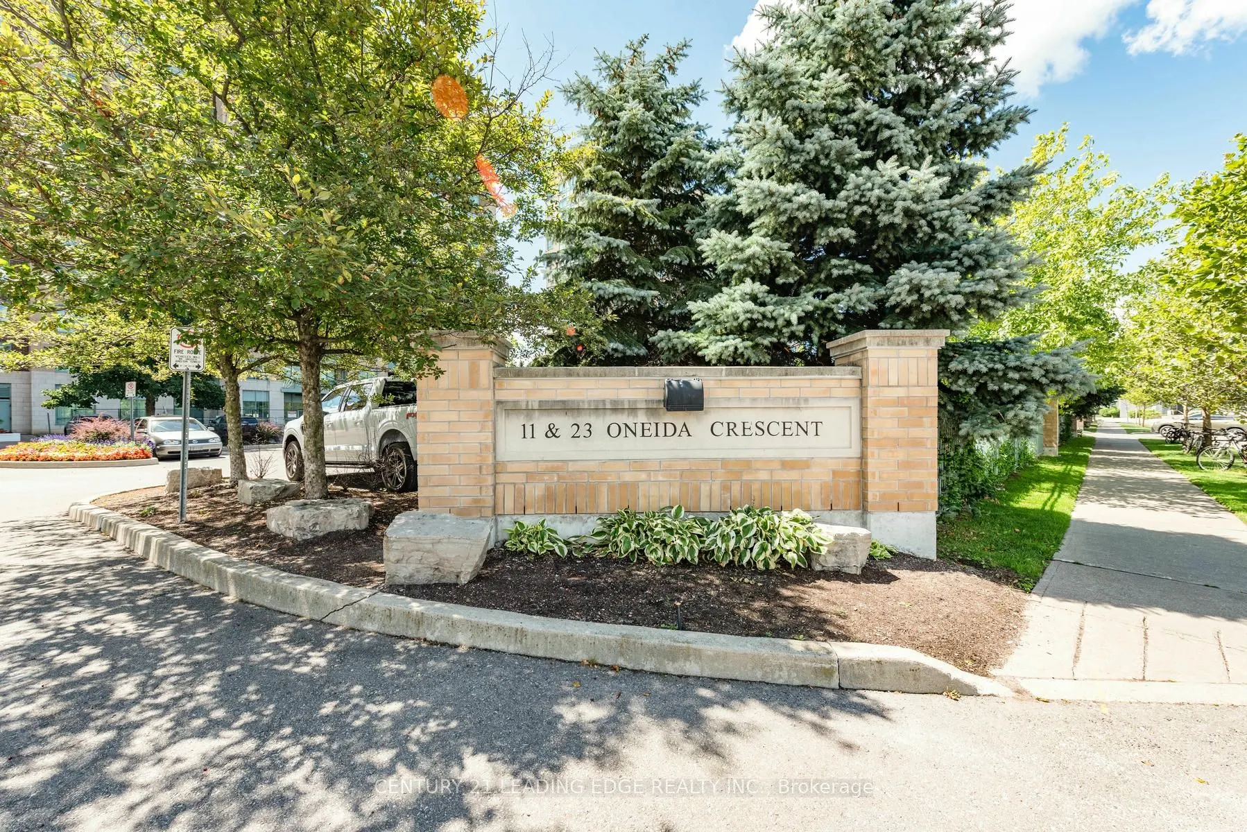 11 Oneida Cres, #712