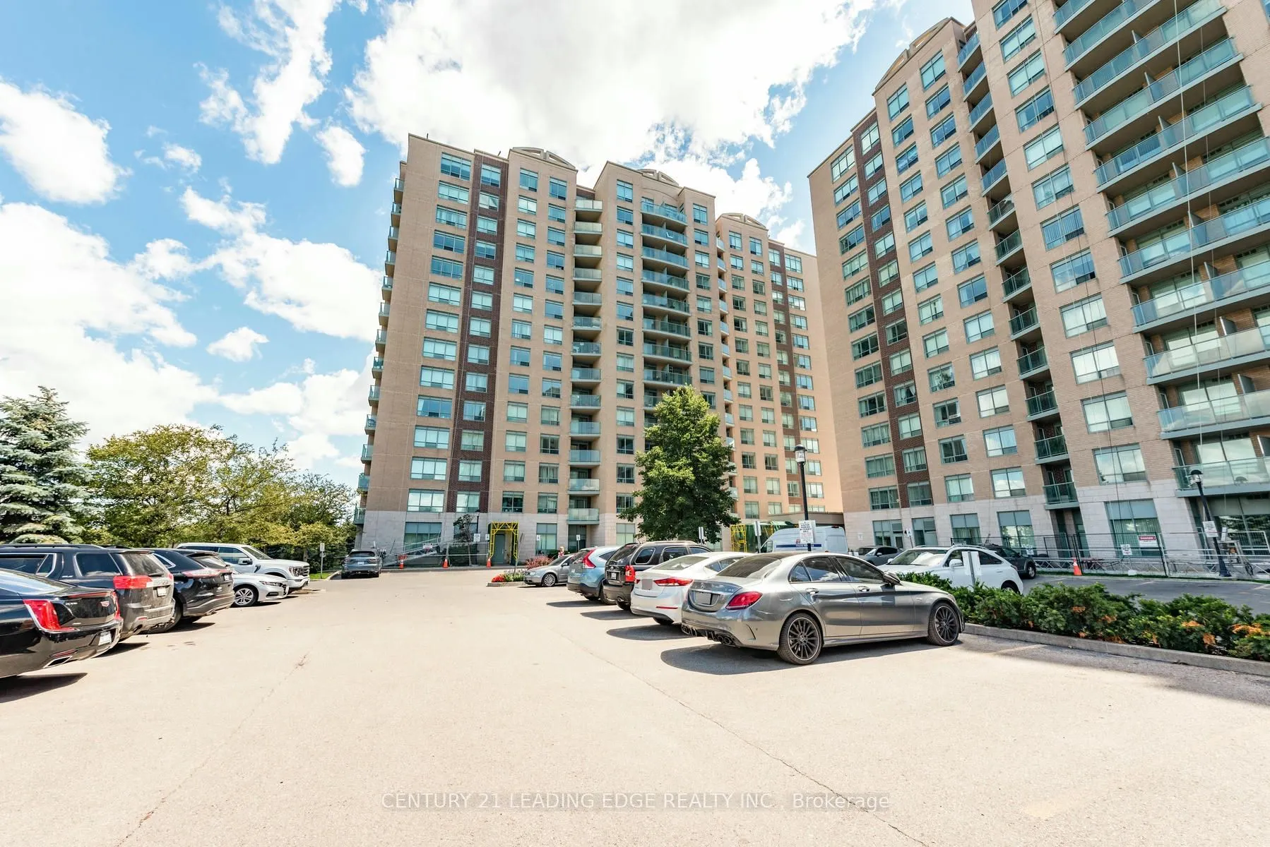 11 Oneida Cres, #712