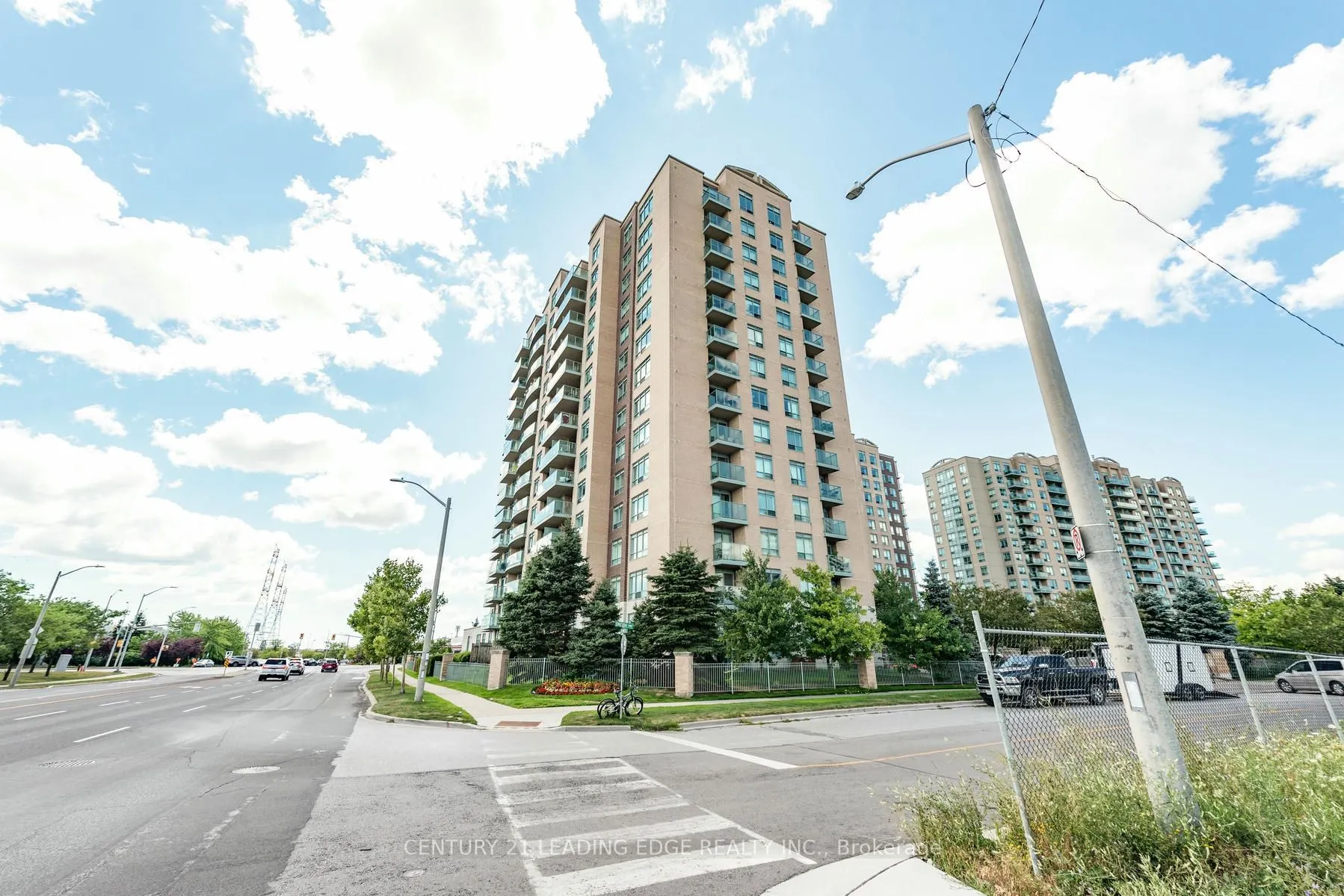 11 Oneida Cres, #712