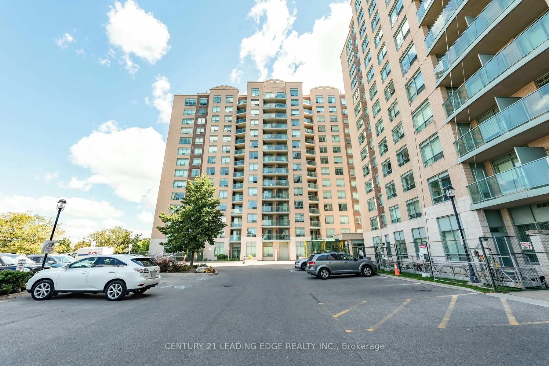 11 Oneida Cres, #712