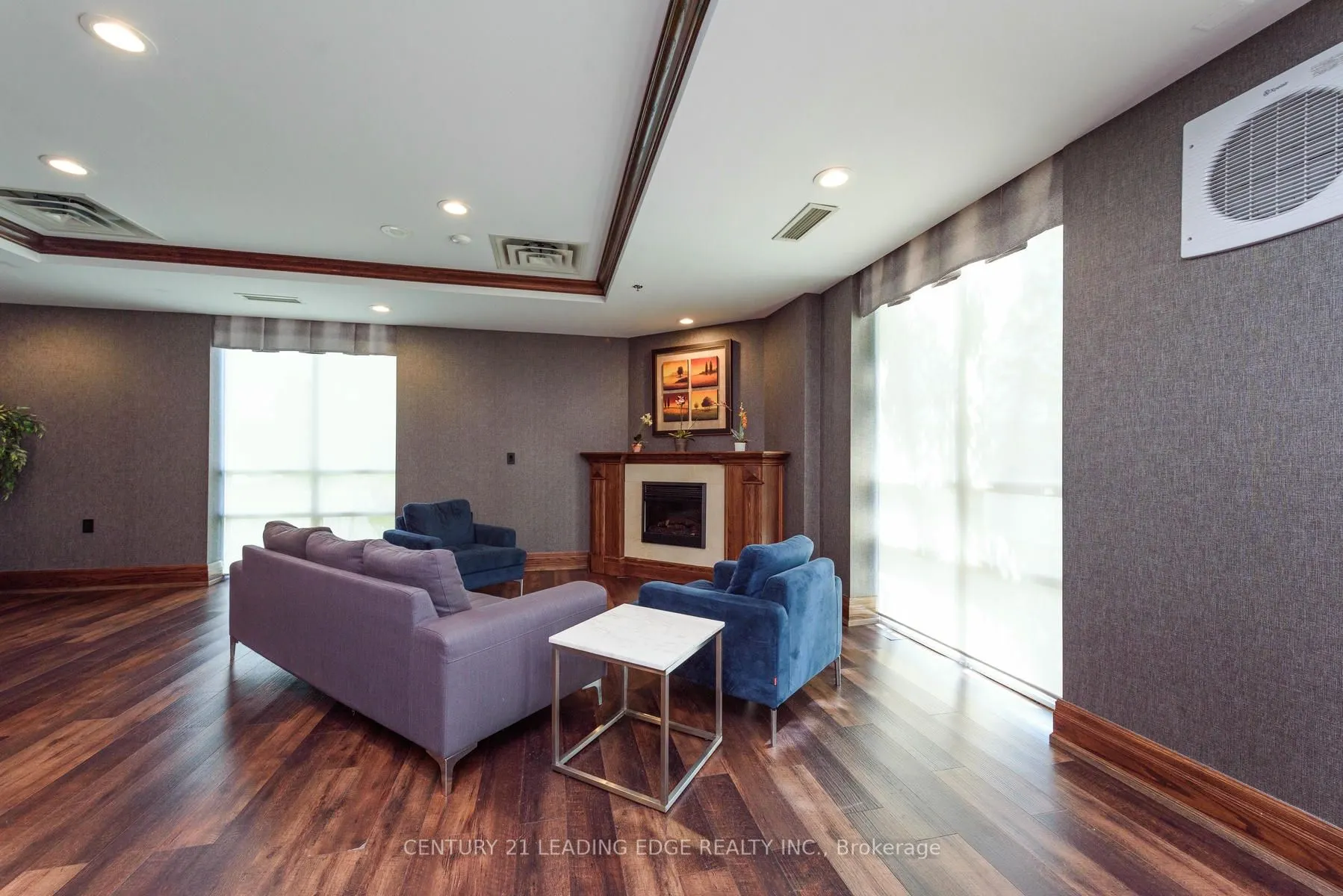 11 Oneida Cres, #712