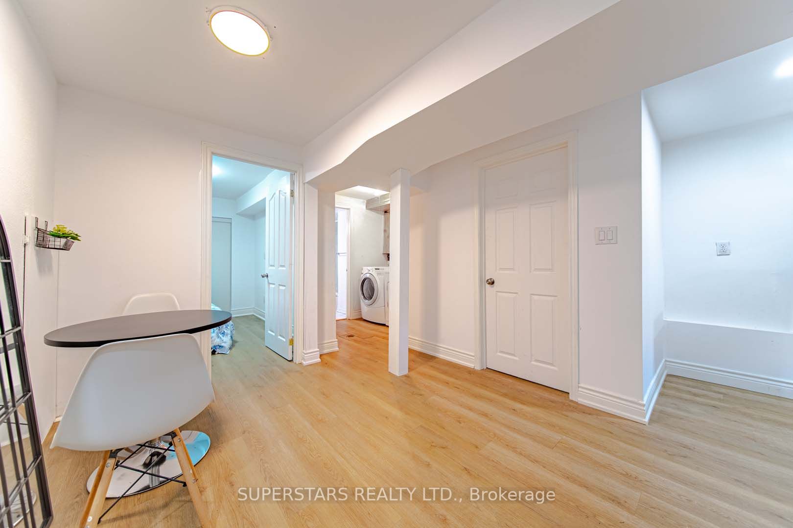 76 Cottsmore Cres