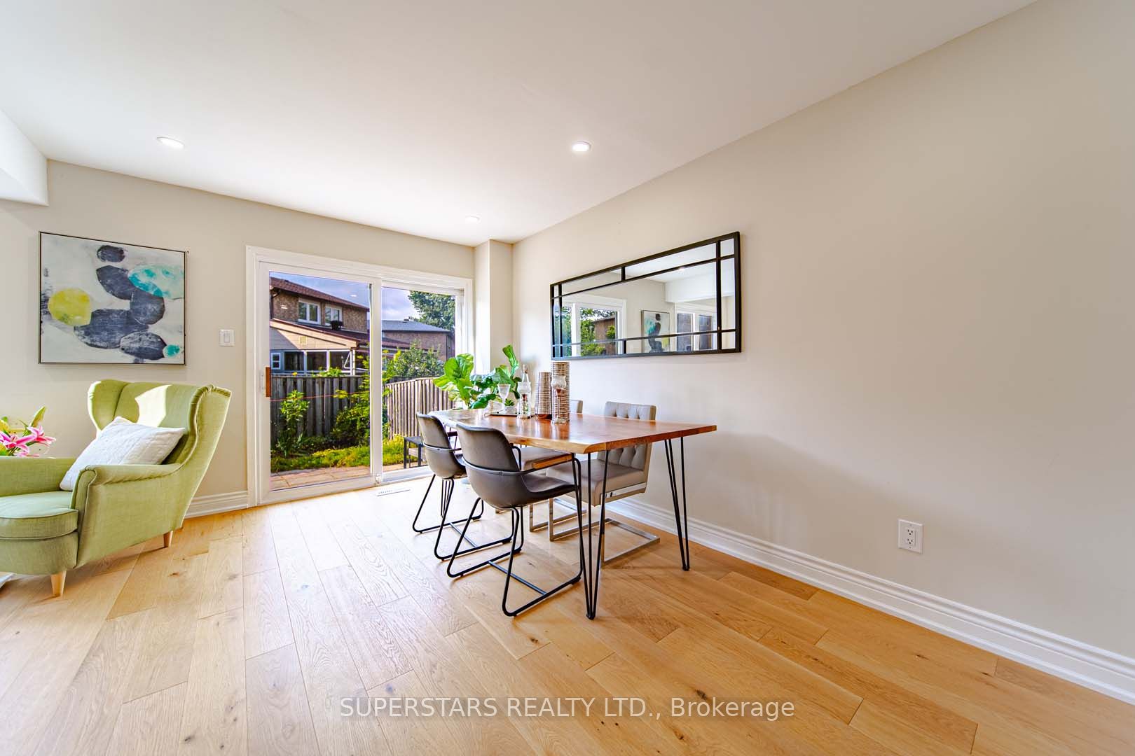 76 Cottsmore Cres