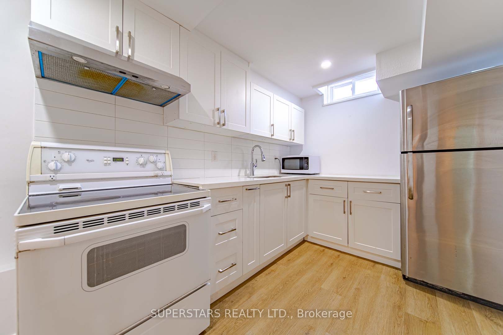 76 Cottsmore Cres