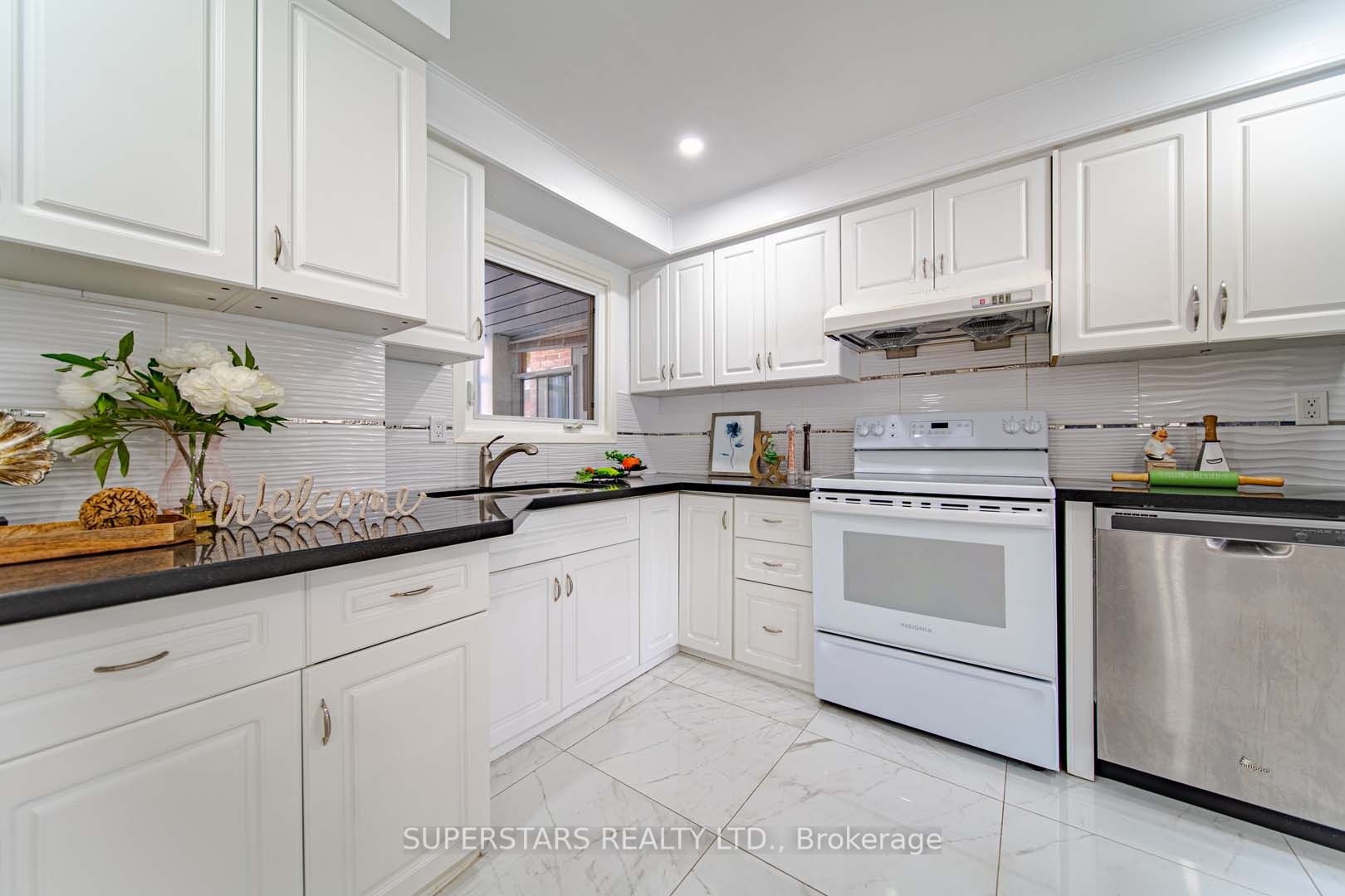 76 Cottsmore Cres