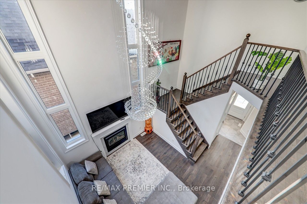 35 Bank St