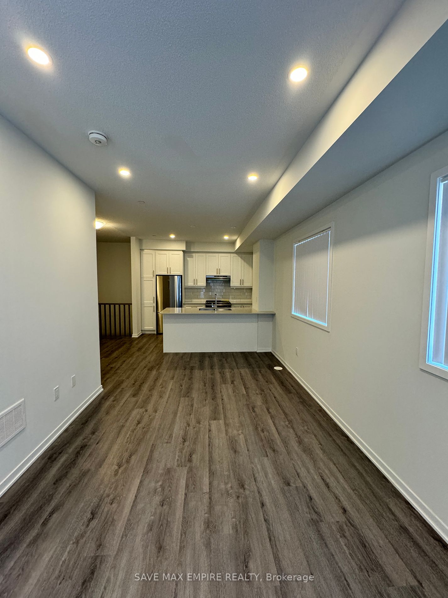 140 Honeycrisp Cres, #300