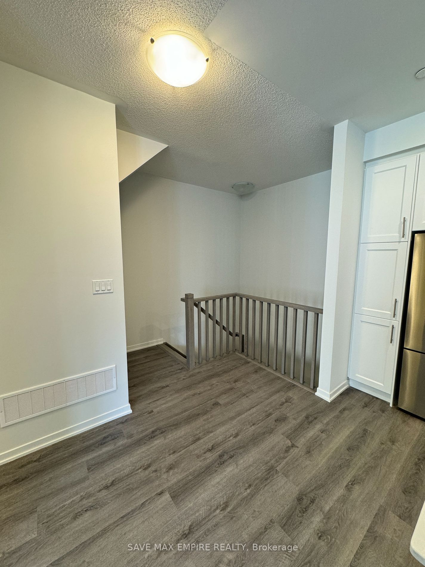 140 Honeycrisp Cres, #300
