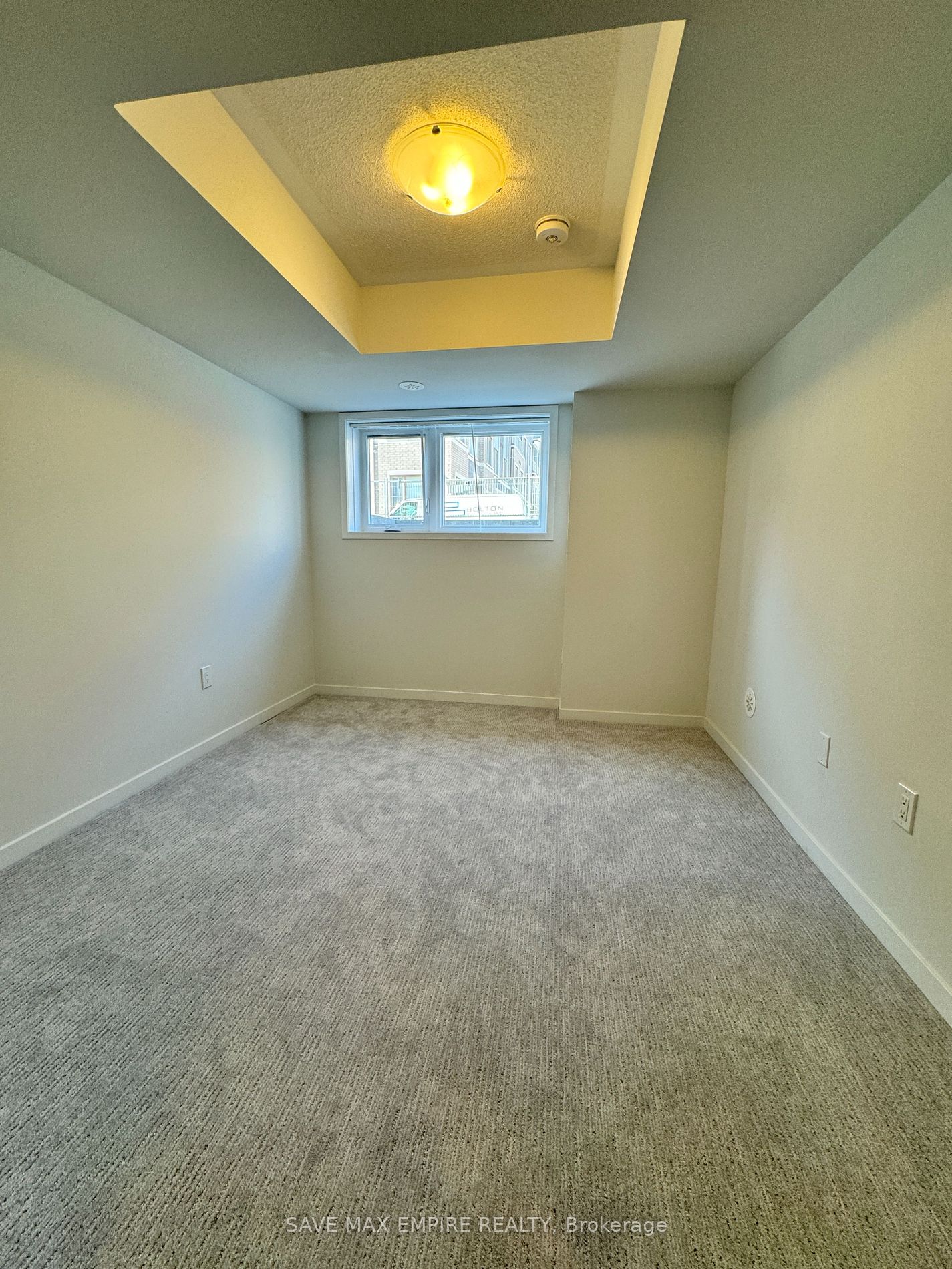 140 Honeycrisp Cres, #300