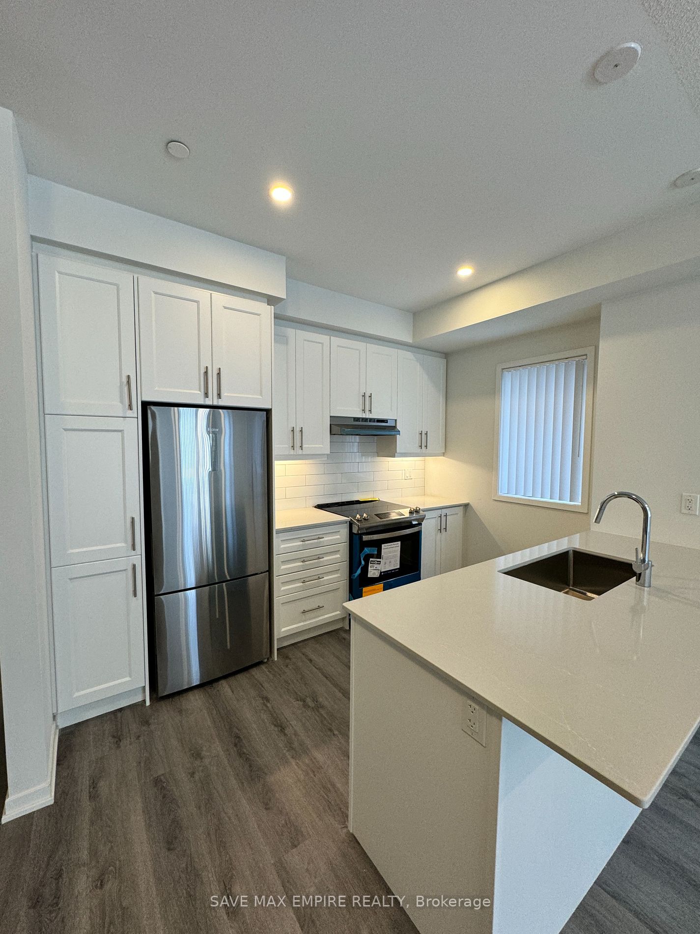 140 Honeycrisp Cres, #300