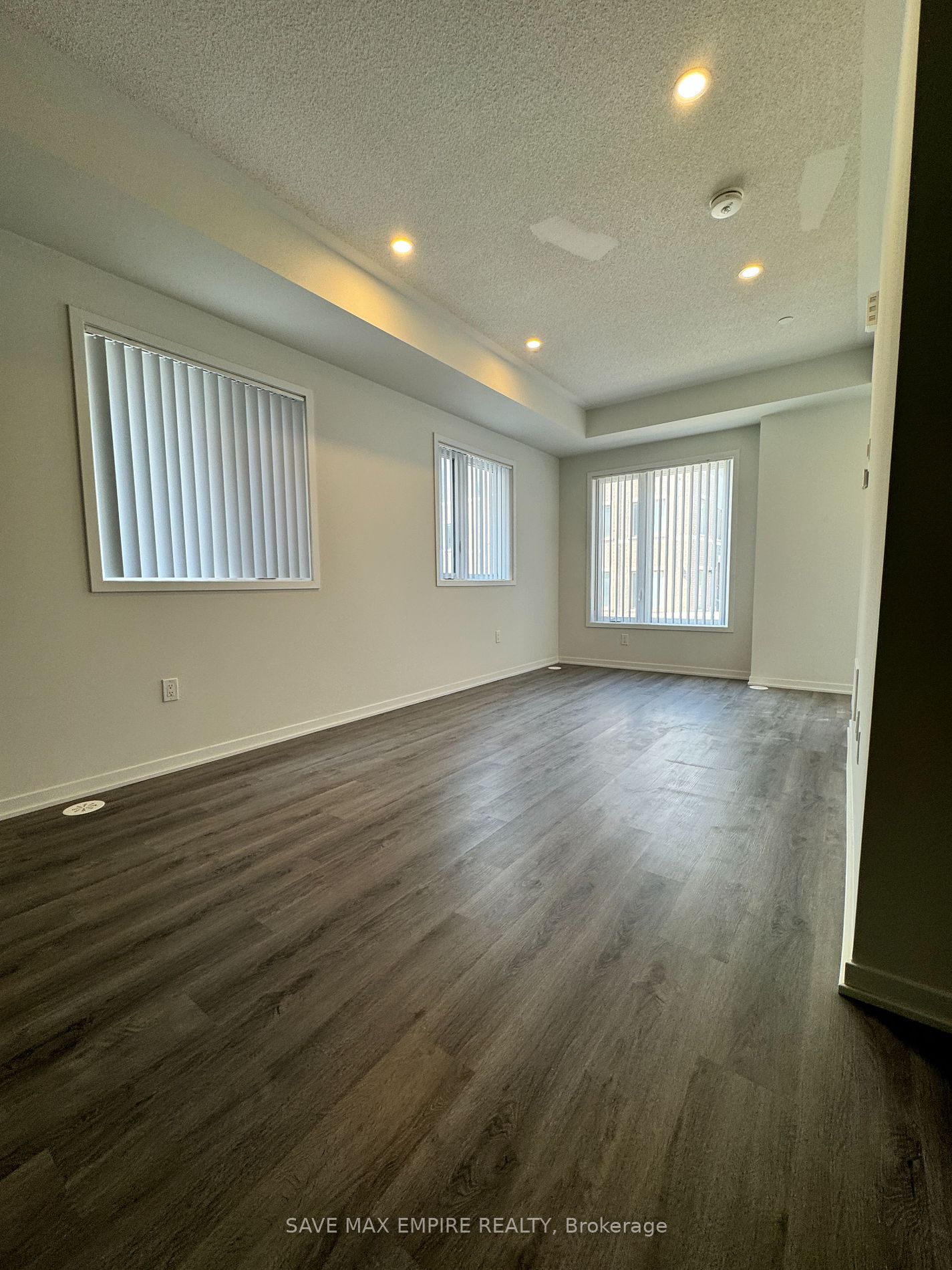 140 Honeycrisp Cres, #300
