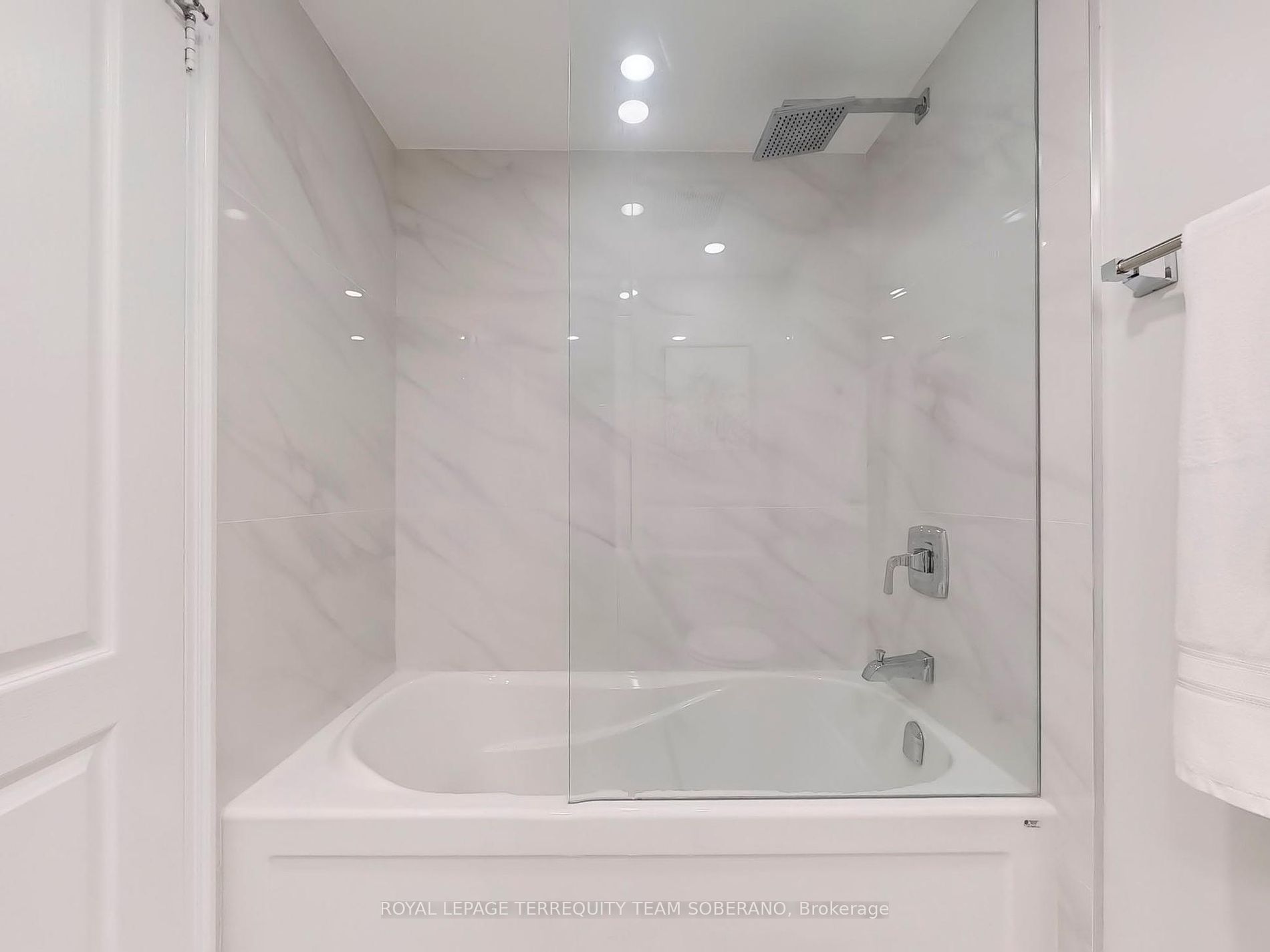 7 Townsgate Dr, #312